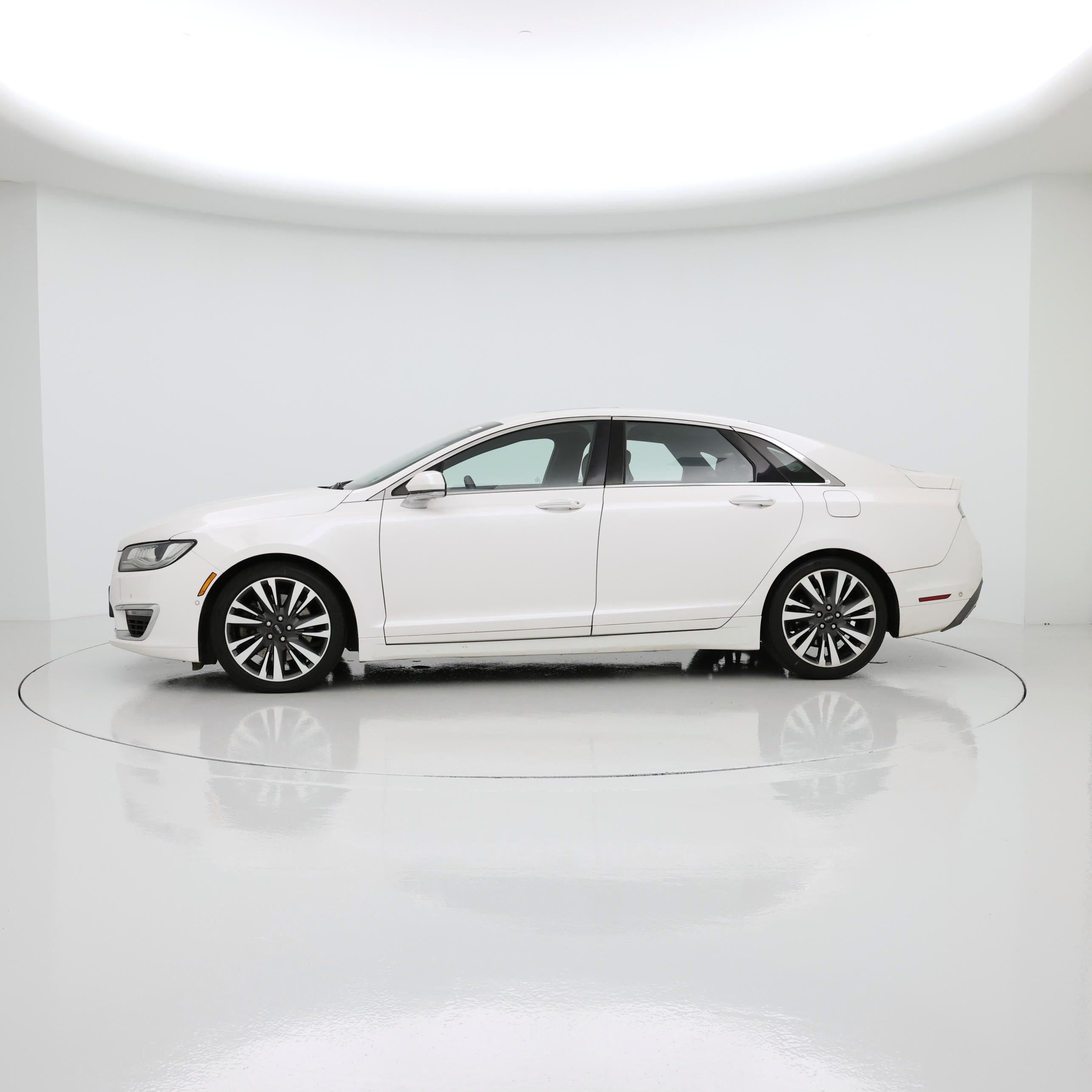 Thumbnail: 2017 Lincoln MKZ - 3