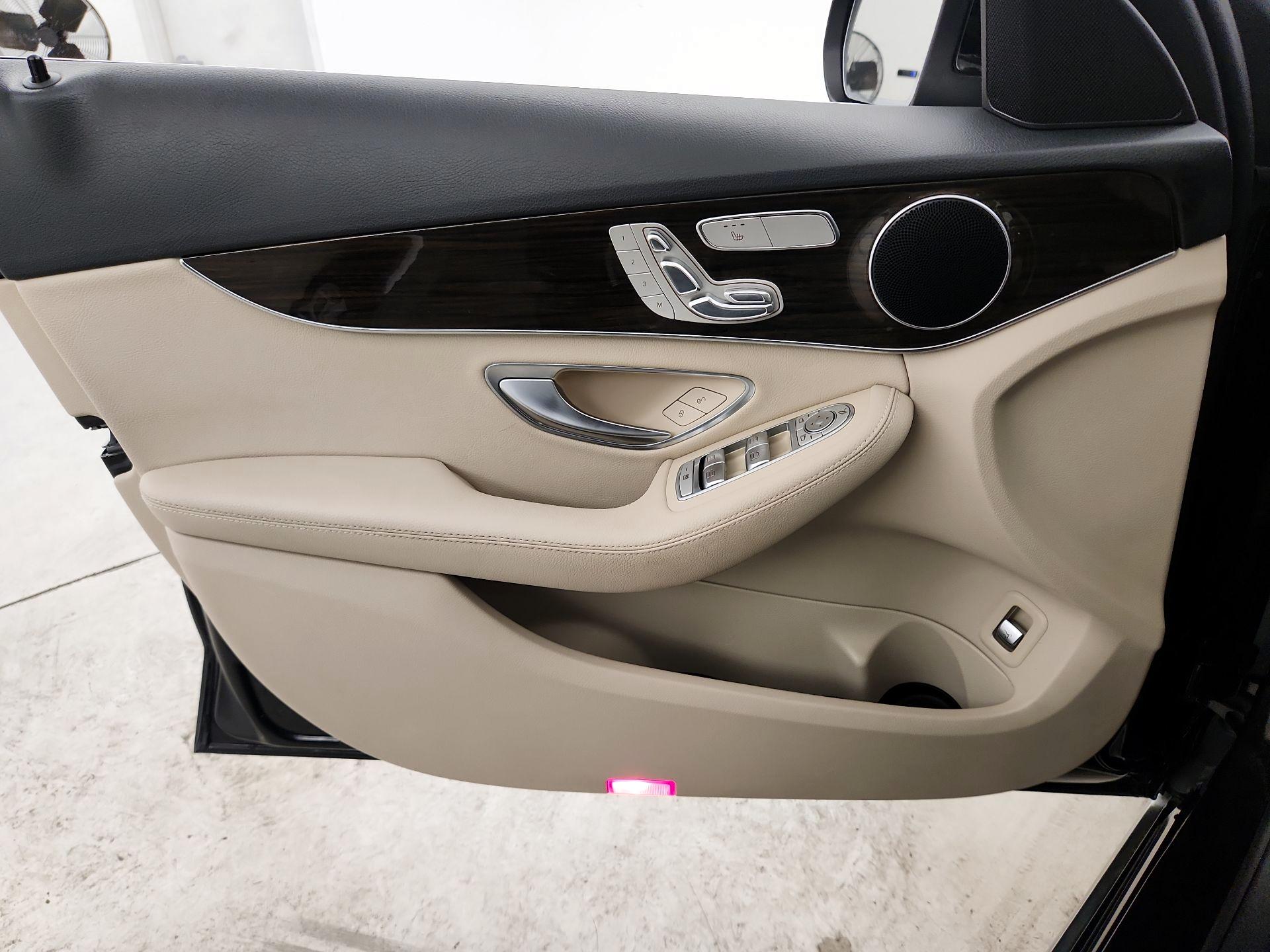 Thumbnail: 2016 Mercedes-Benz C-Class - 12