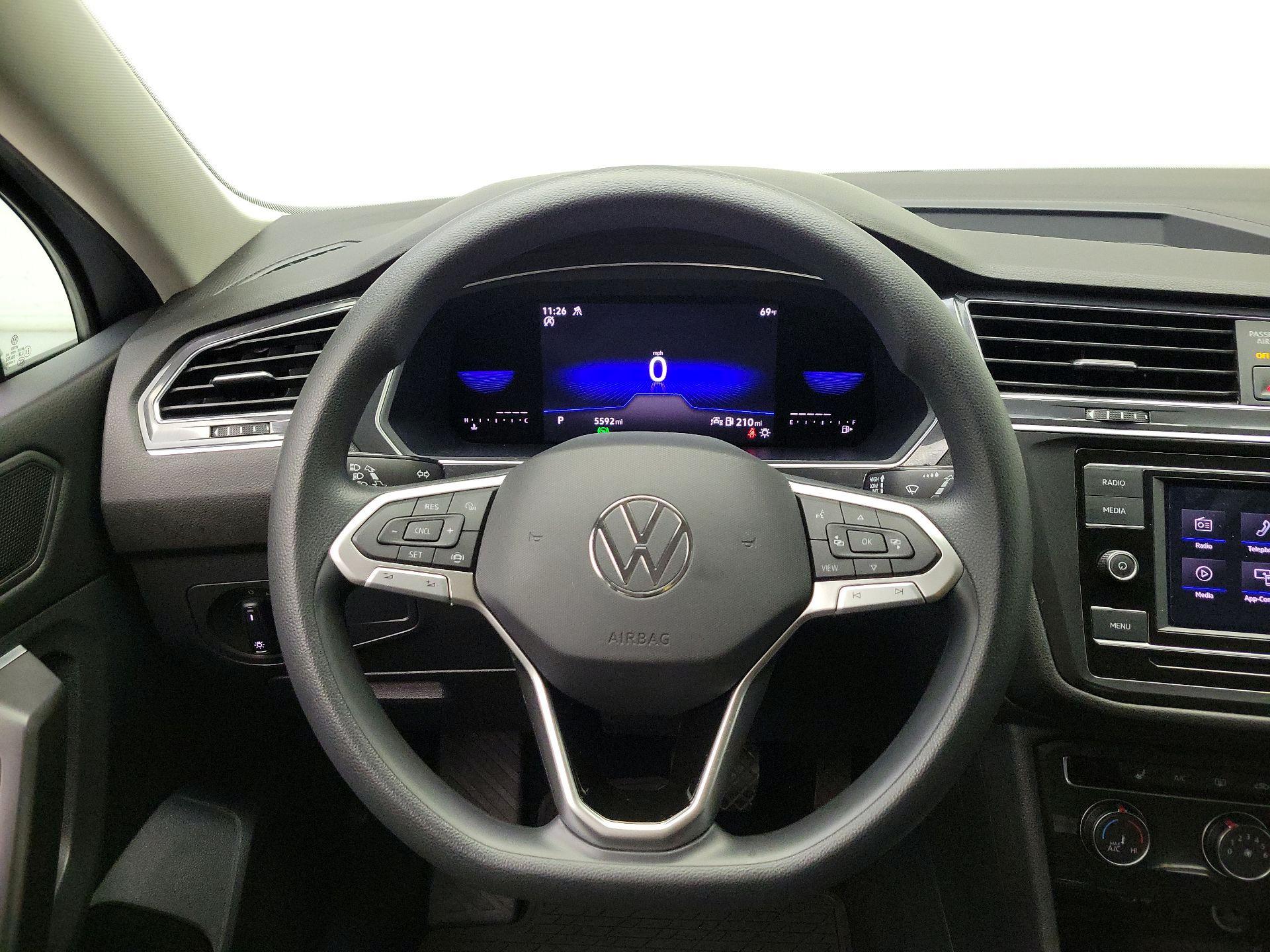 Thumbnail: 2022 Volkswagen Tiguan - 10