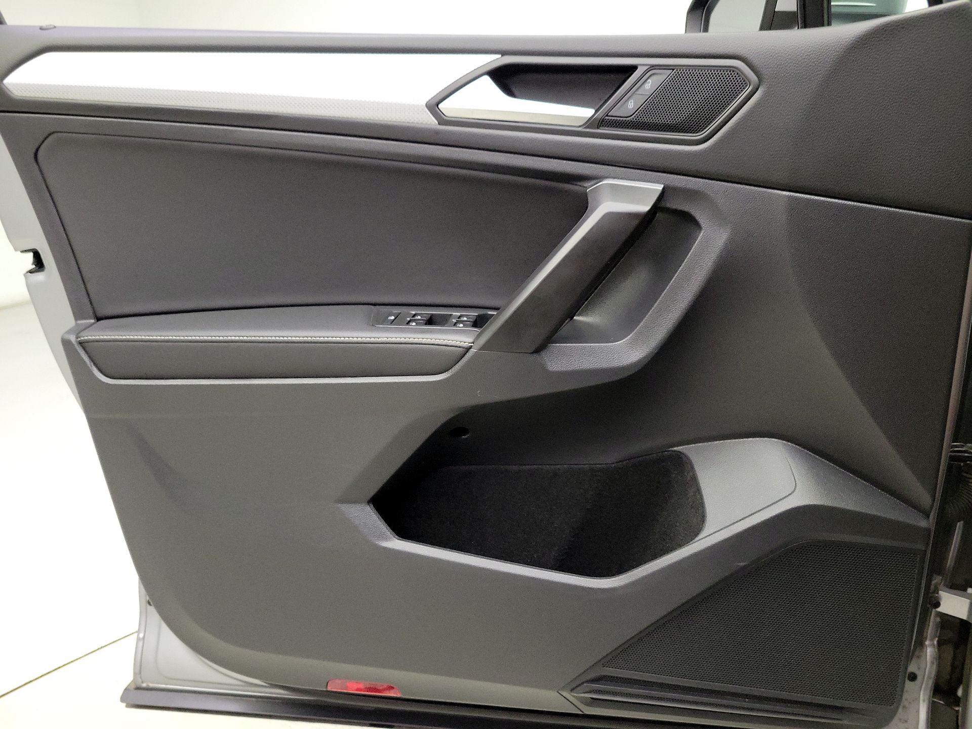 Thumbnail: 2022 Volkswagen Tiguan - 12