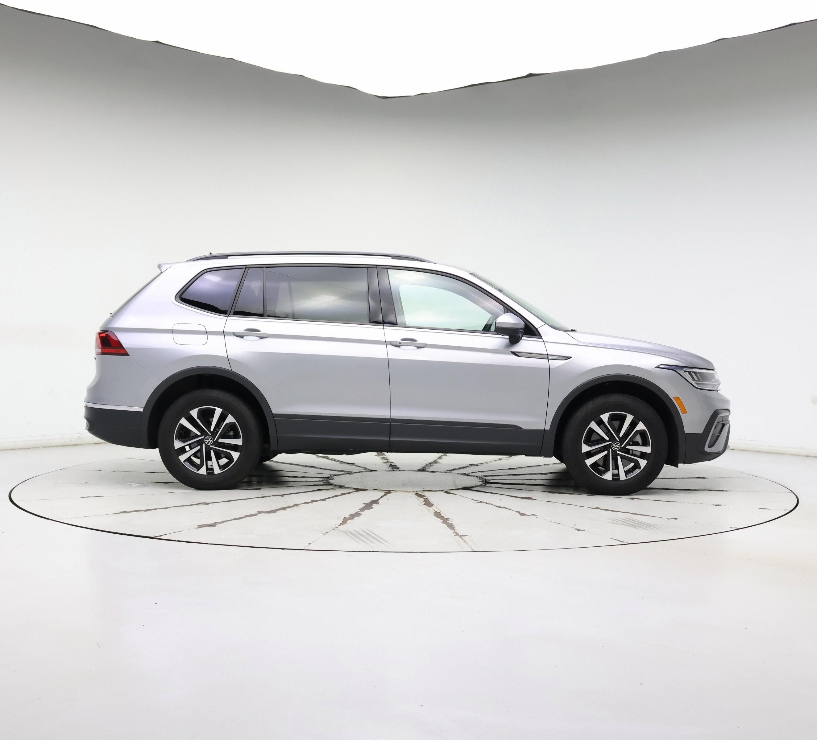 Thumbnail: 2022 Volkswagen Tiguan - 7