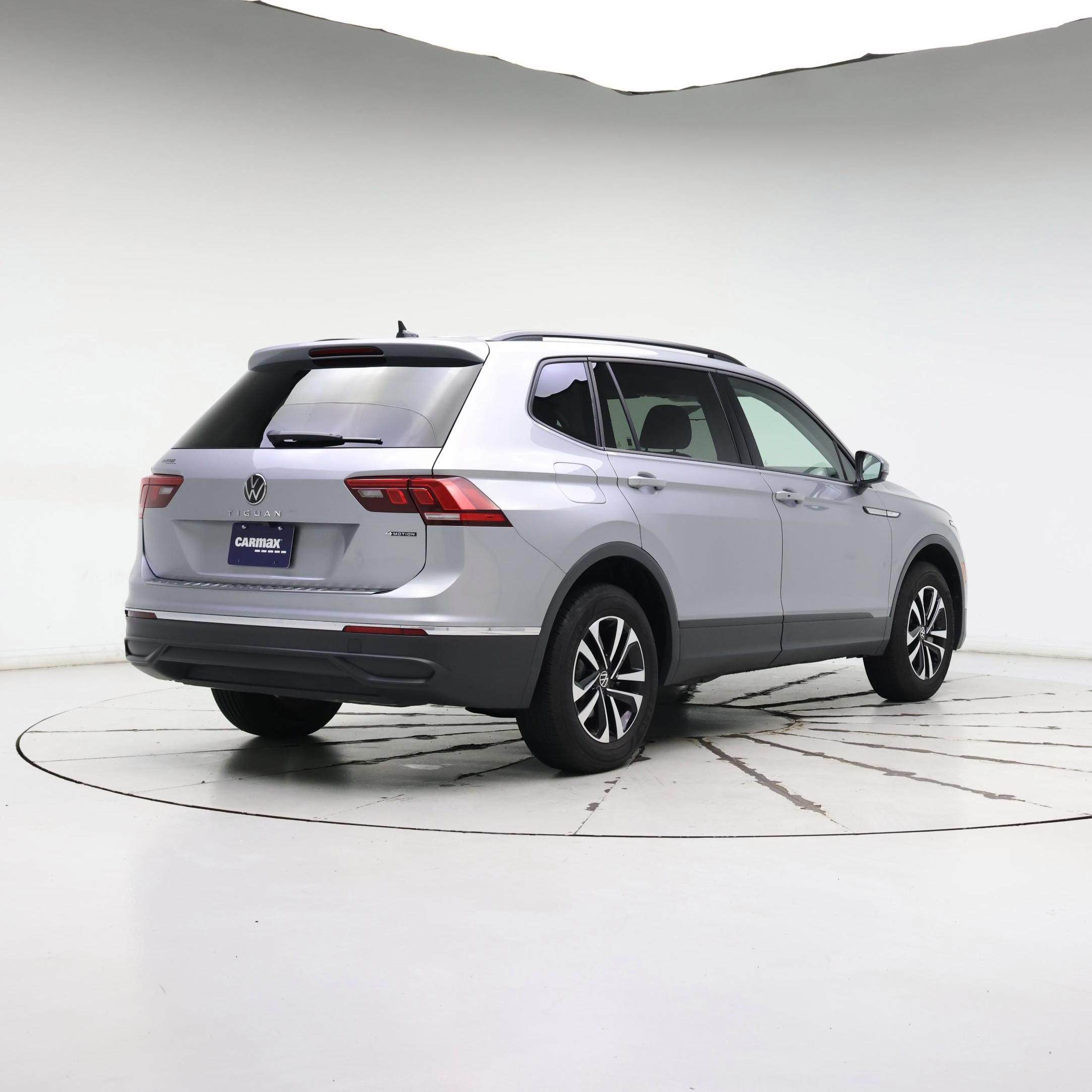 Thumbnail: 2022 Volkswagen Tiguan - 8