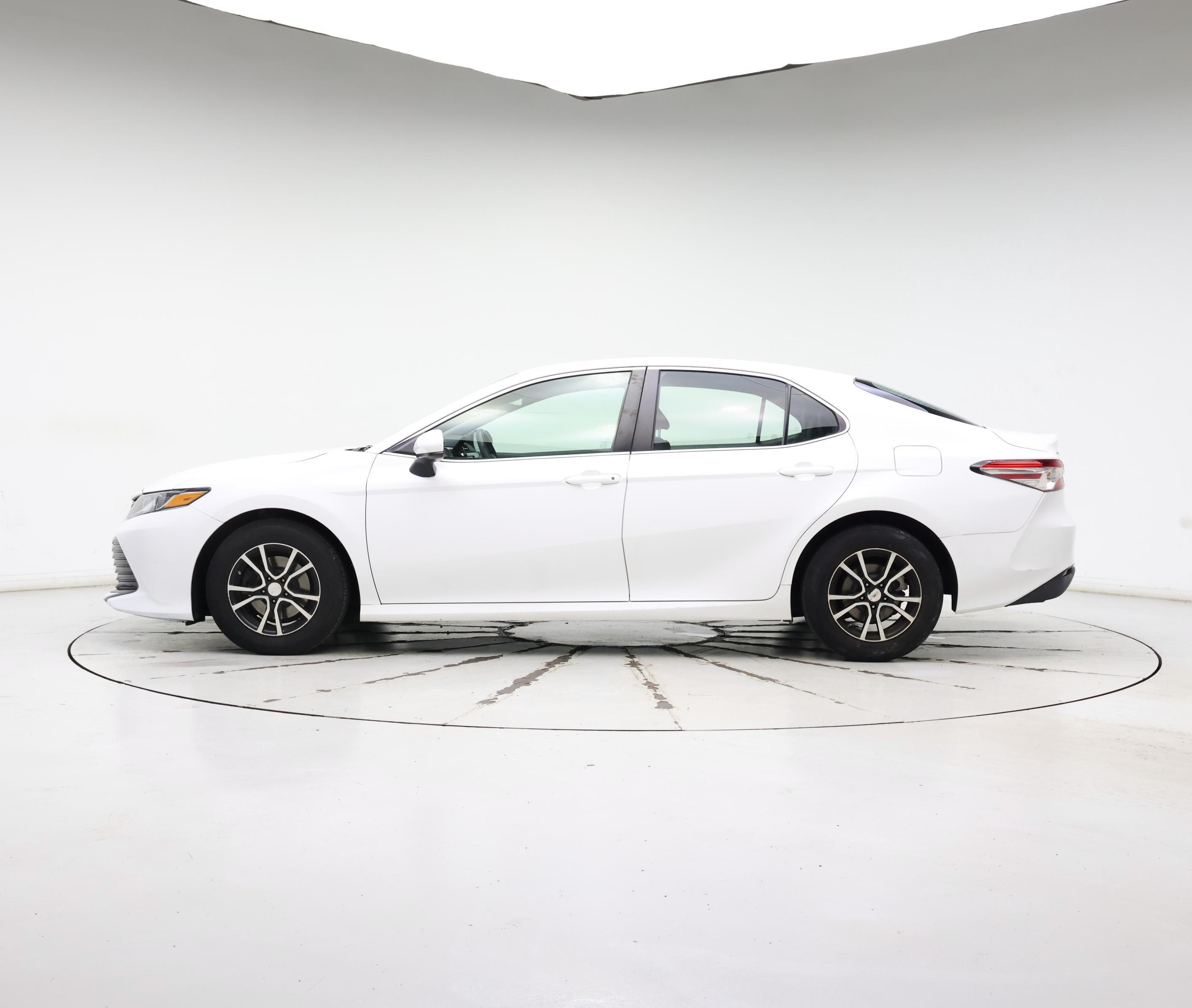 Thumbnail: 2018 Toyota Camry - 3