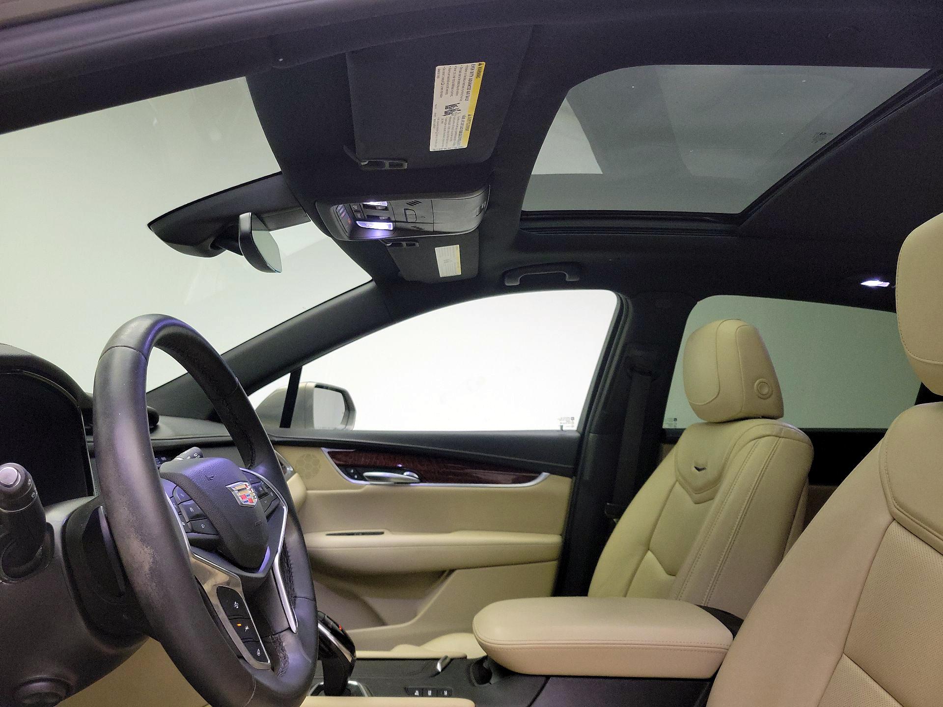 Thumbnail: 2018 Cadillac XT5 - 17