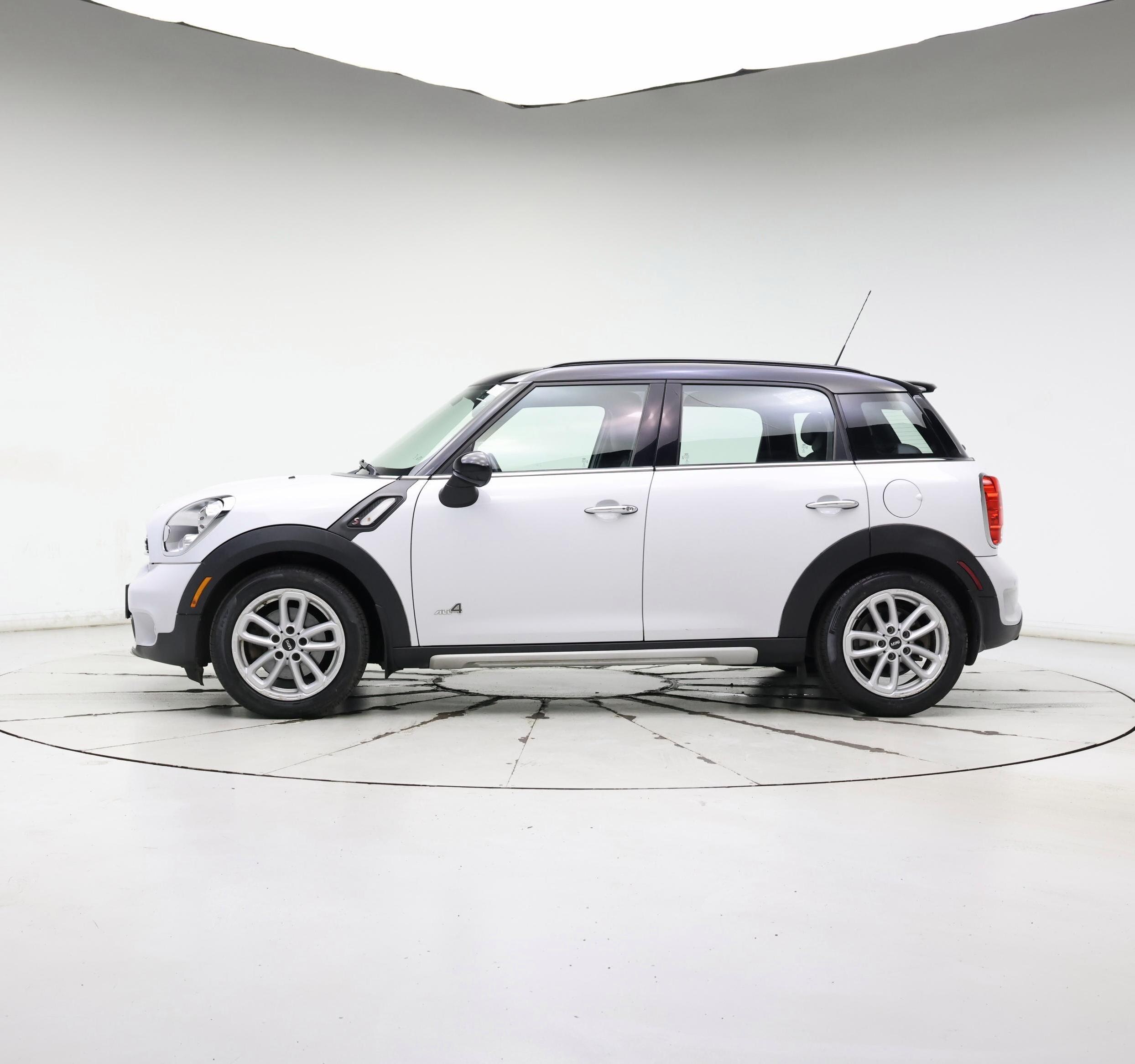 Thumbnail: 2016 MINI Cooper Countryman - 3