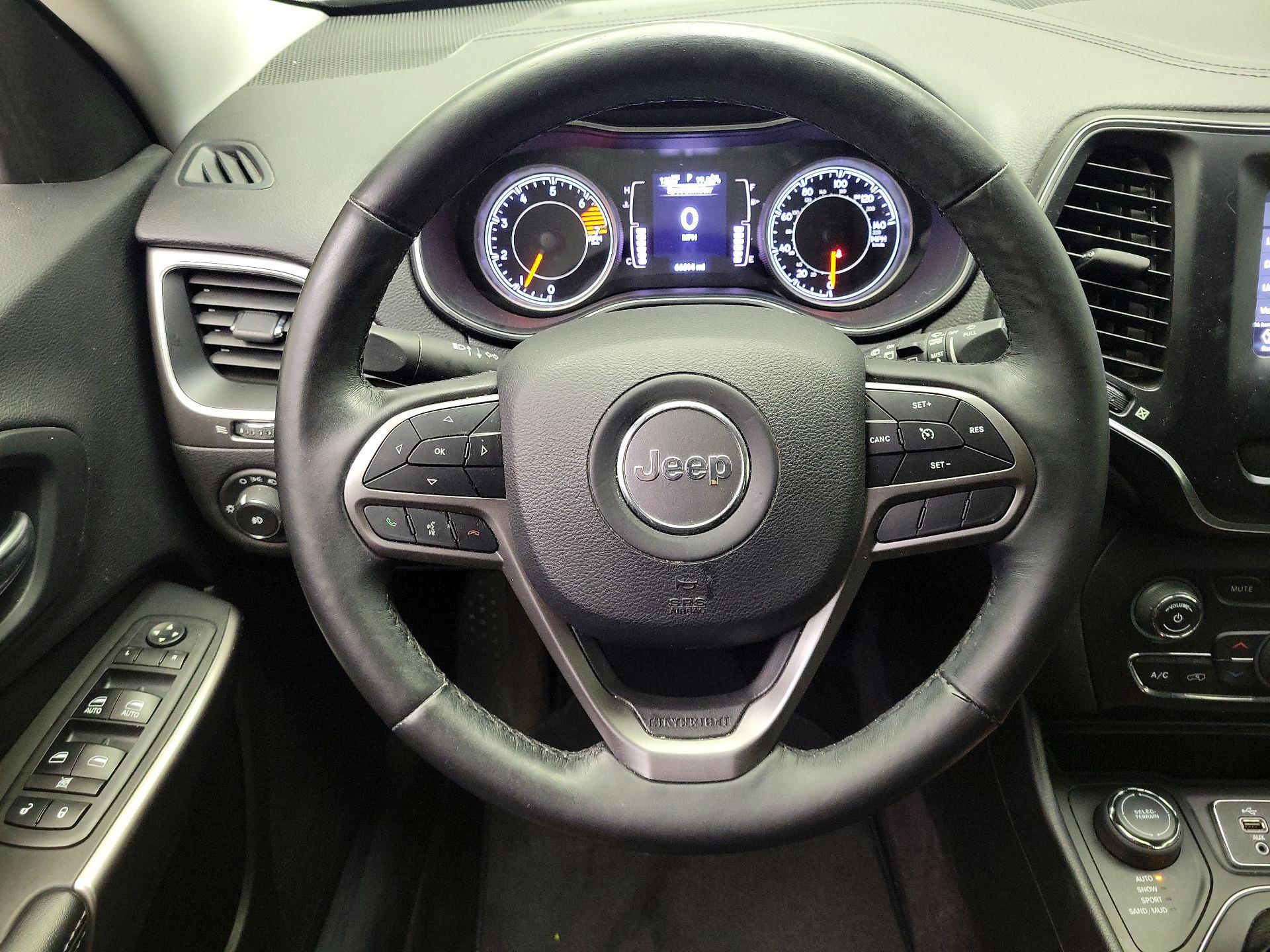 Thumbnail: 2019 Jeep Cherokee - 10