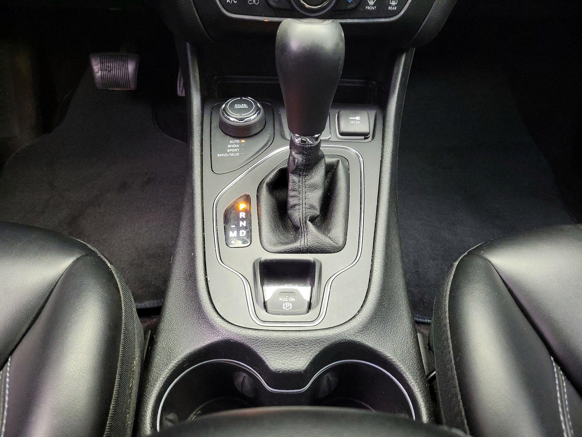 Thumbnail: 2019 Jeep Cherokee - 17