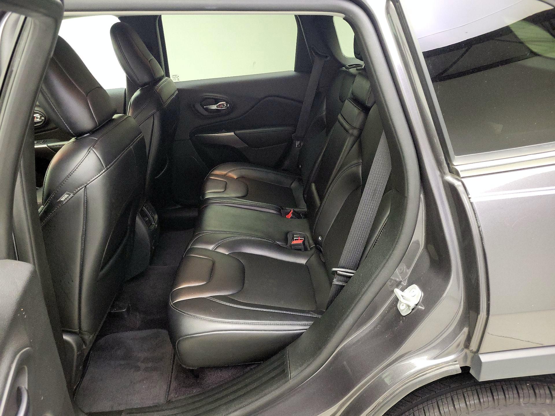 Thumbnail: 2019 Jeep Cherokee - 20