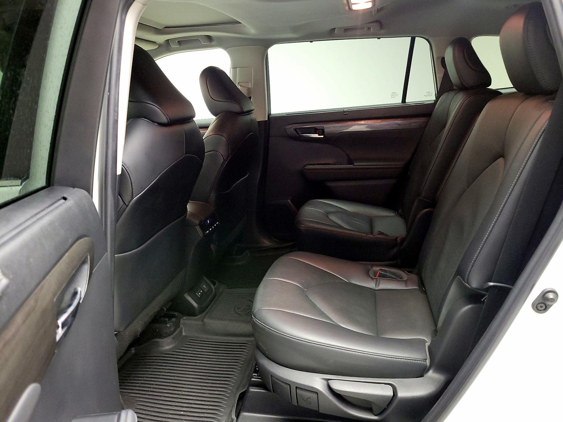 Thumbnail: 2023 Toyota Highlander - 20