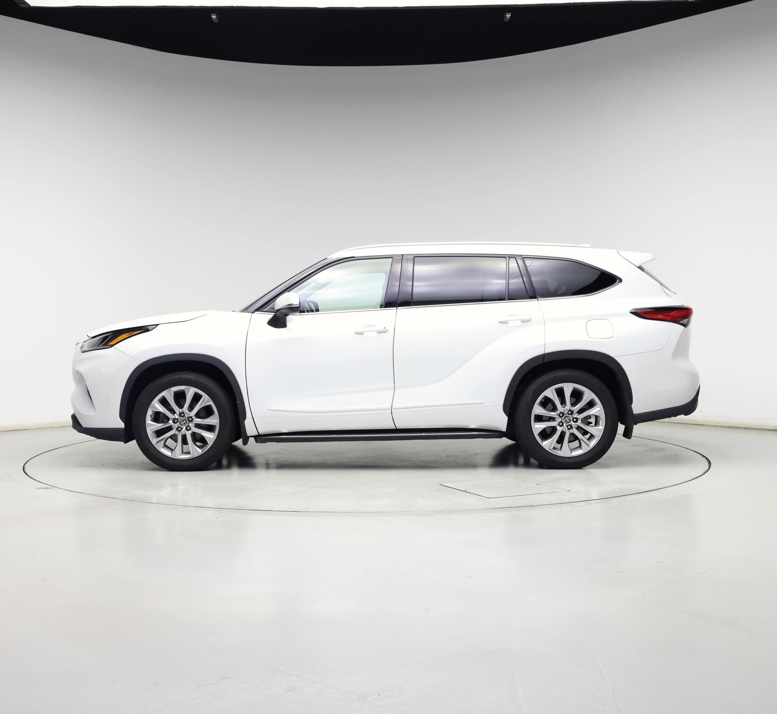 Thumbnail: 2023 Toyota Highlander - 3