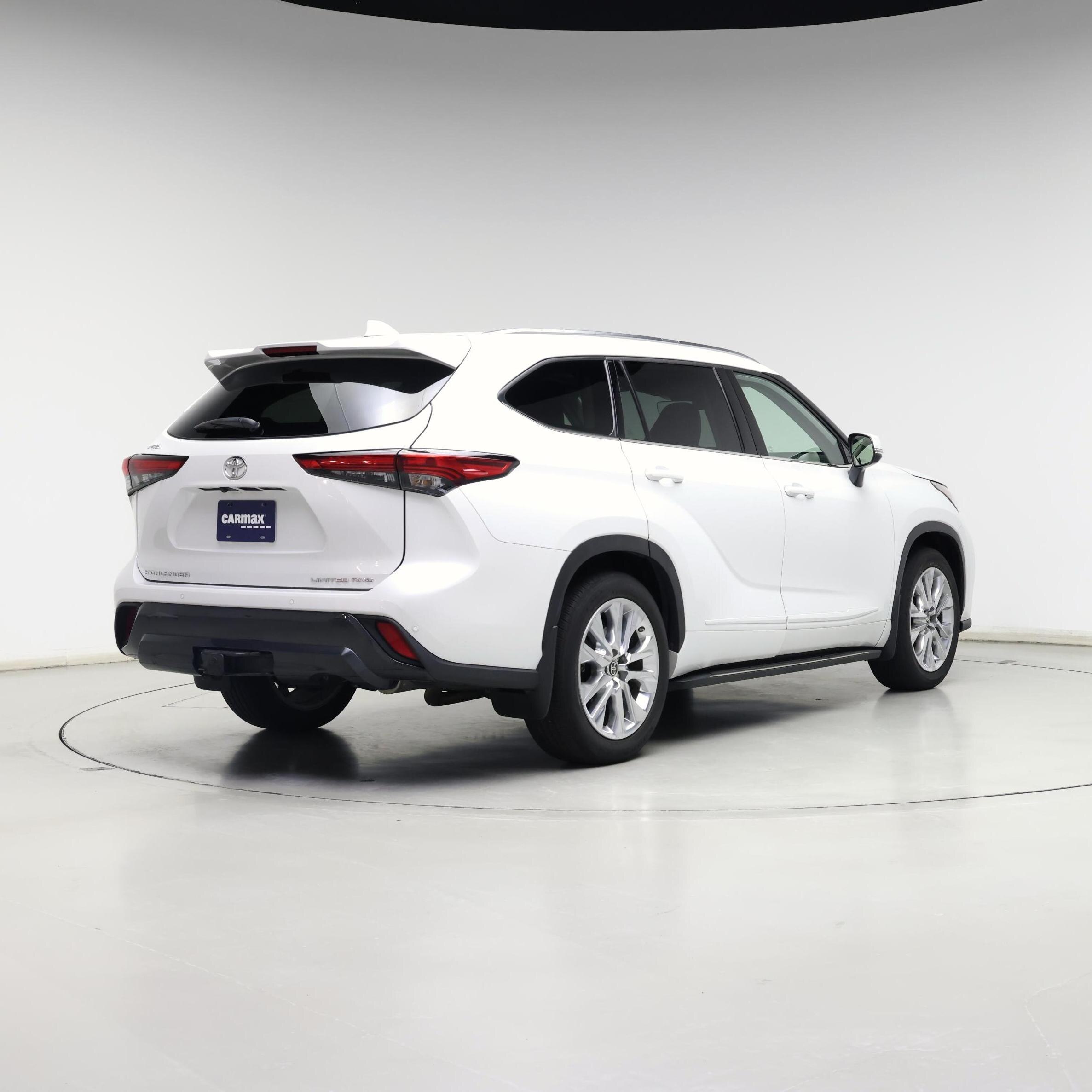 Thumbnail: 2023 Toyota Highlander - 8