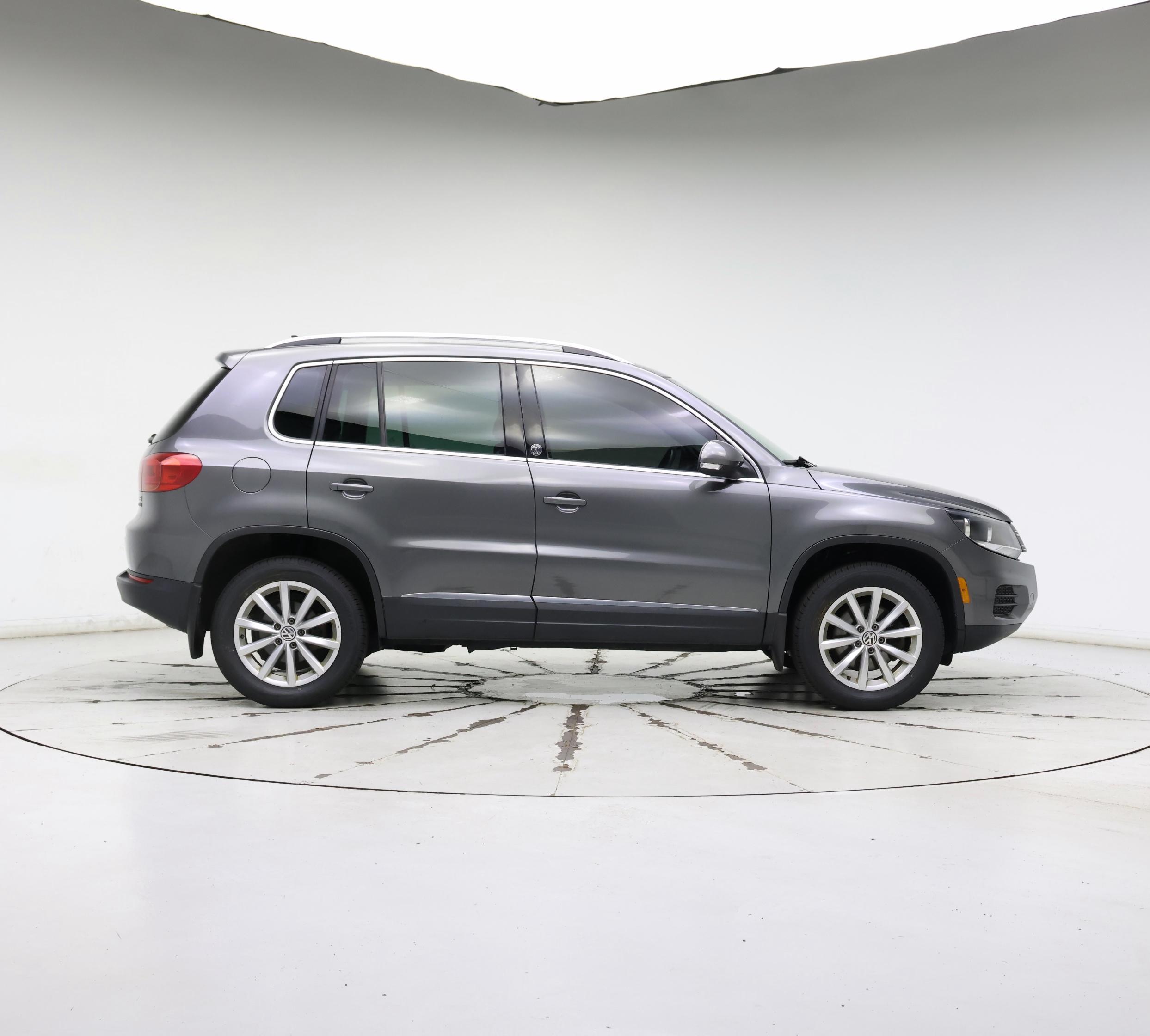 Thumbnail: 2017 Volkswagen Tiguan - 7