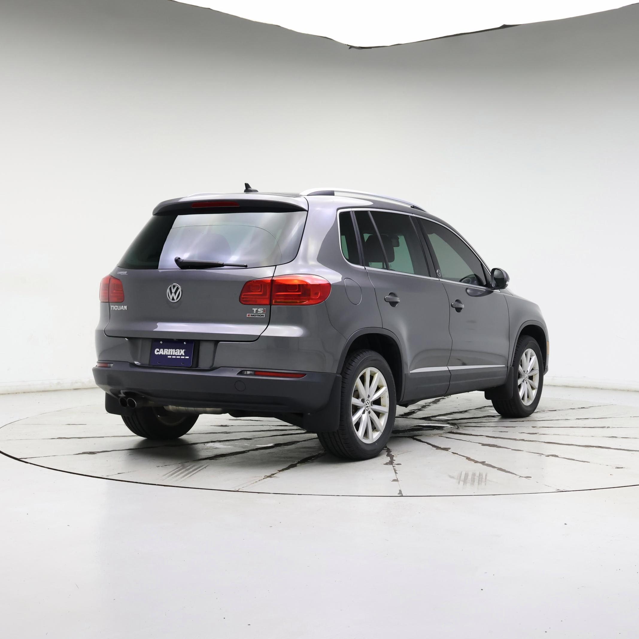 Thumbnail: 2017 Volkswagen Tiguan - 8