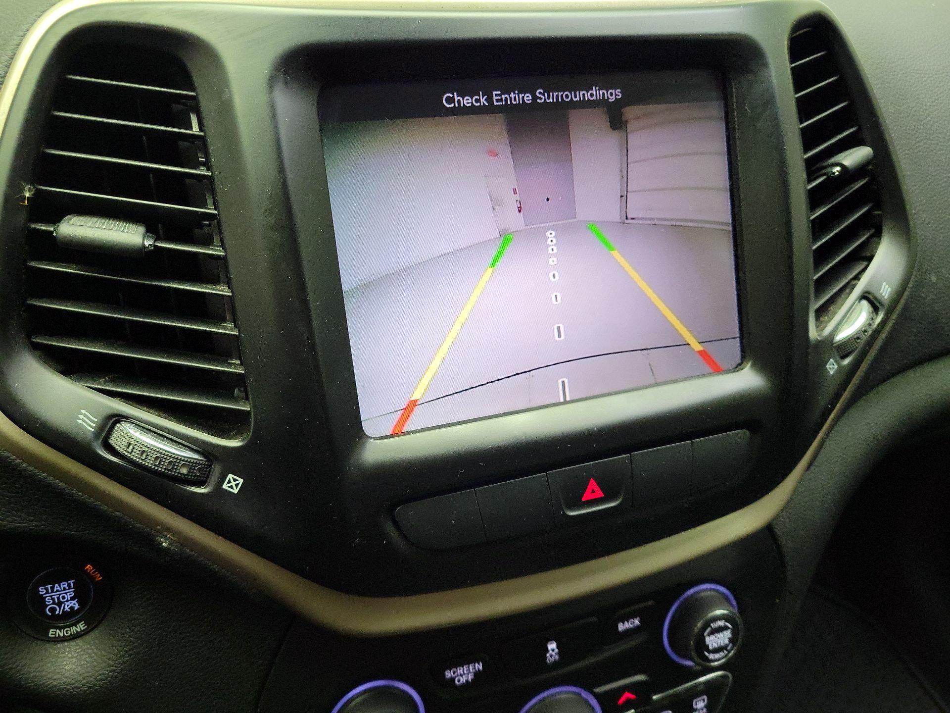 Thumbnail: 2015 Jeep Cherokee - 15