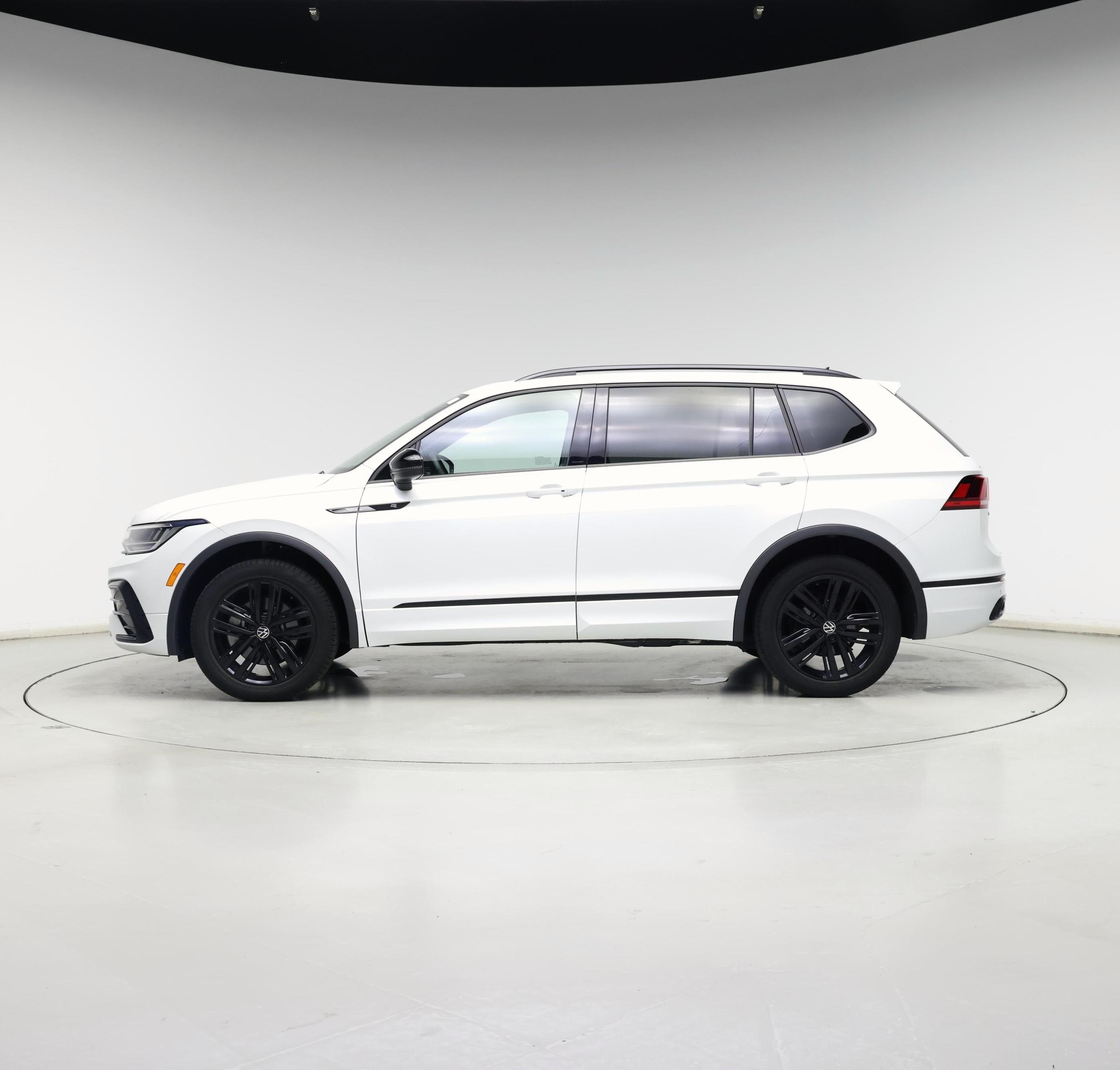 Thumbnail: 2022 Volkswagen Tiguan - 3