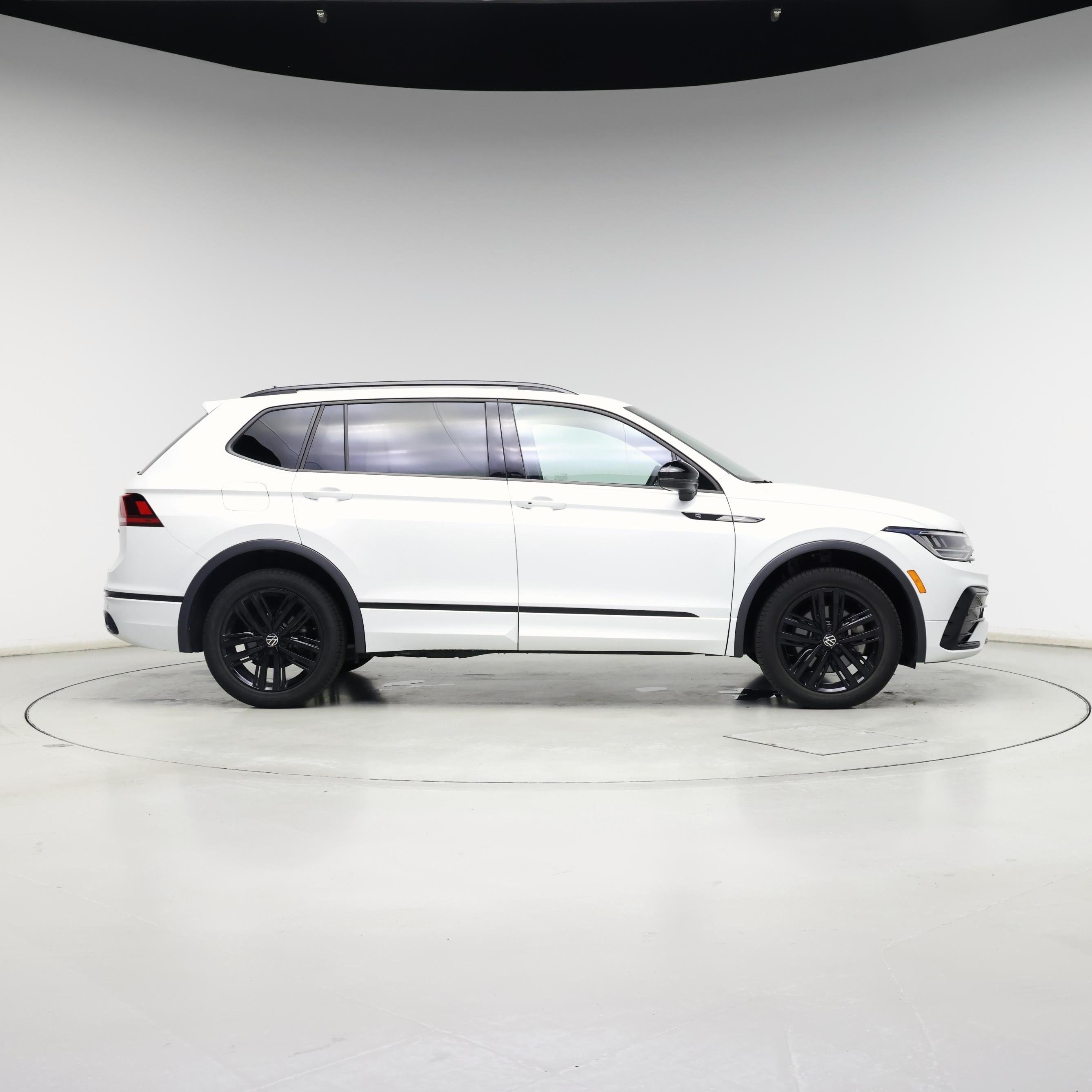 Thumbnail: 2022 Volkswagen Tiguan - 7