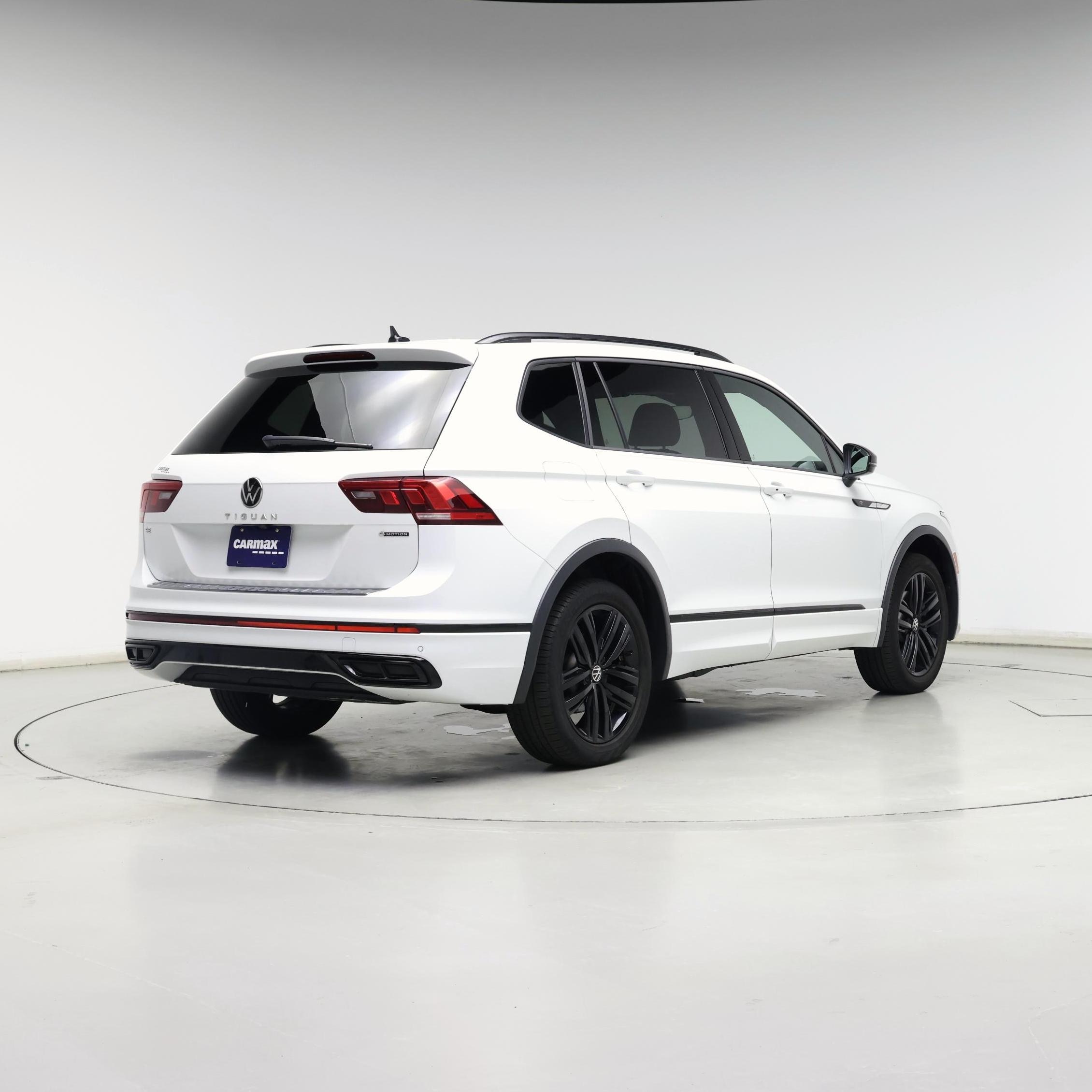Thumbnail: 2022 Volkswagen Tiguan - 8