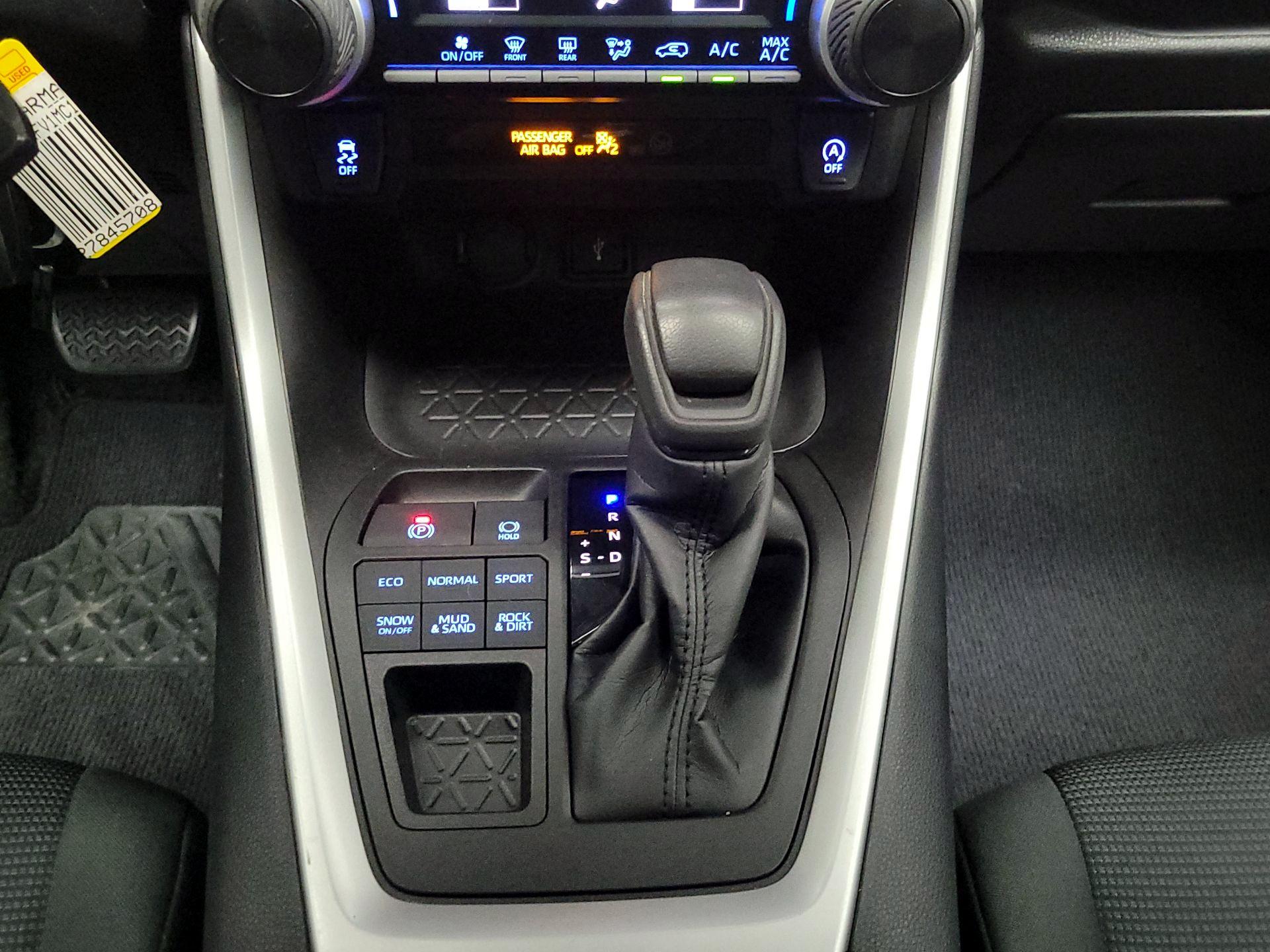 Thumbnail: 2021 Toyota RAV4 - 17