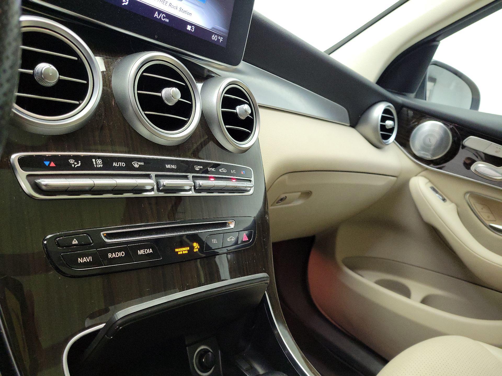 Thumbnail: 2016 Mercedes-Benz GLC - 17