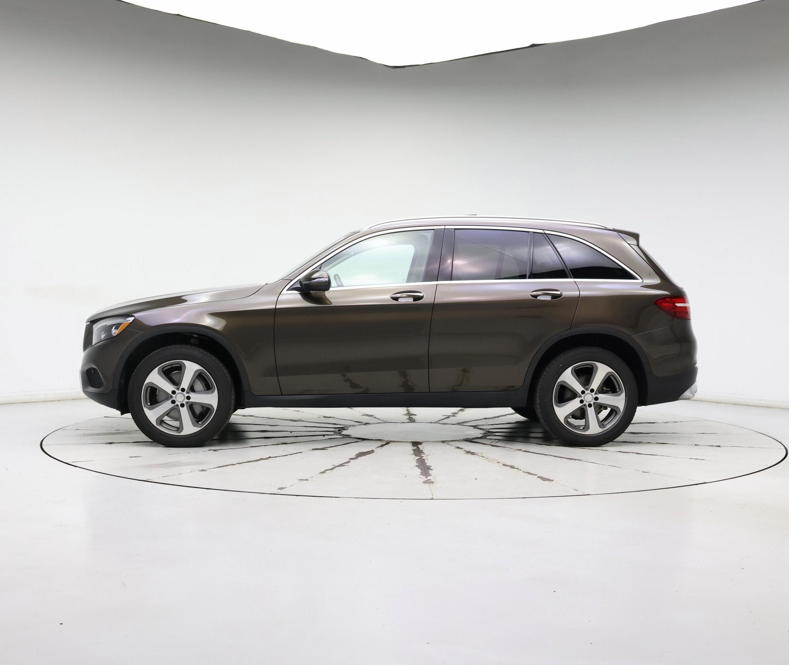 Thumbnail: 2016 Mercedes-Benz GLC - 3