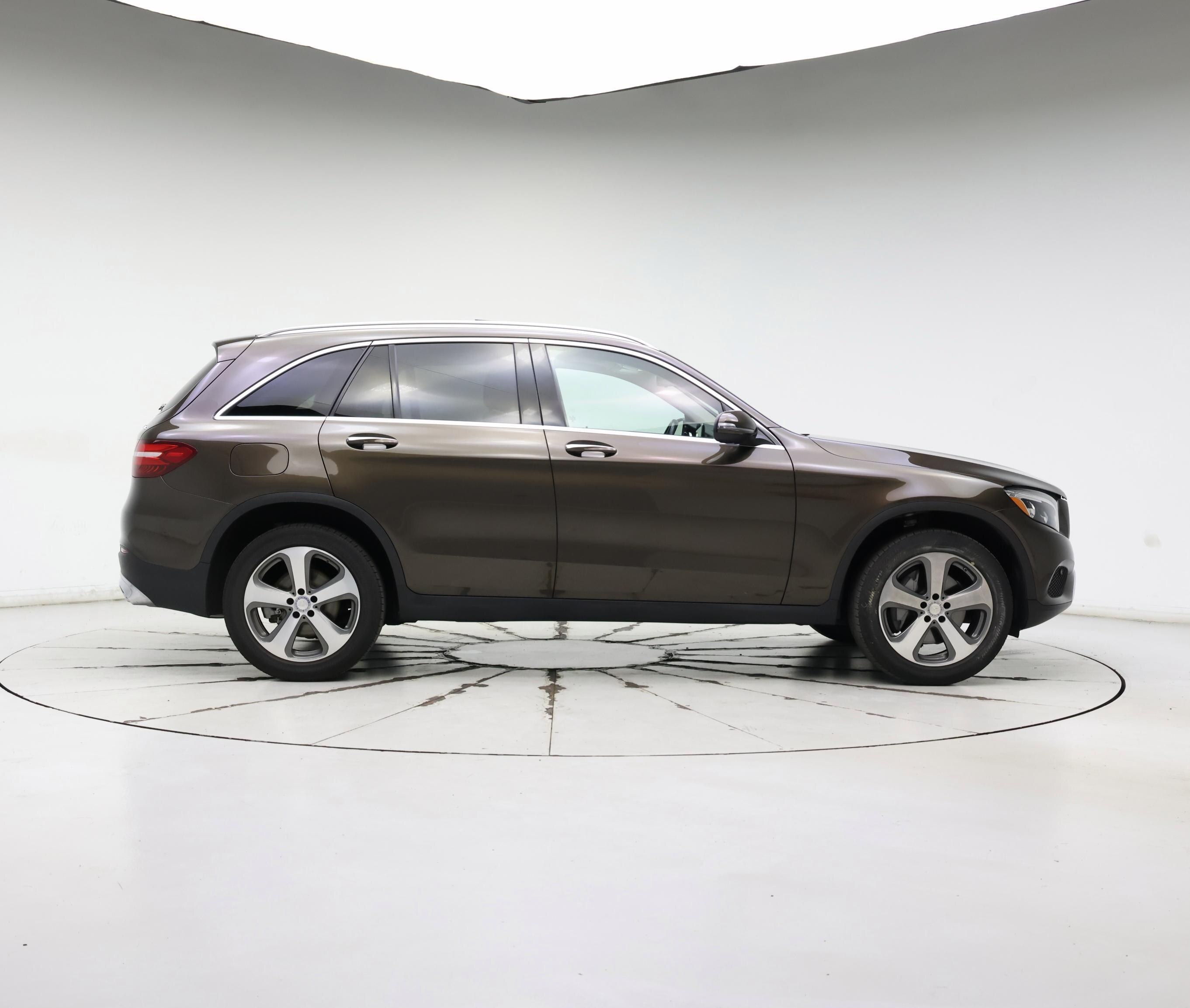 Thumbnail: 2016 Mercedes-Benz GLC - 7