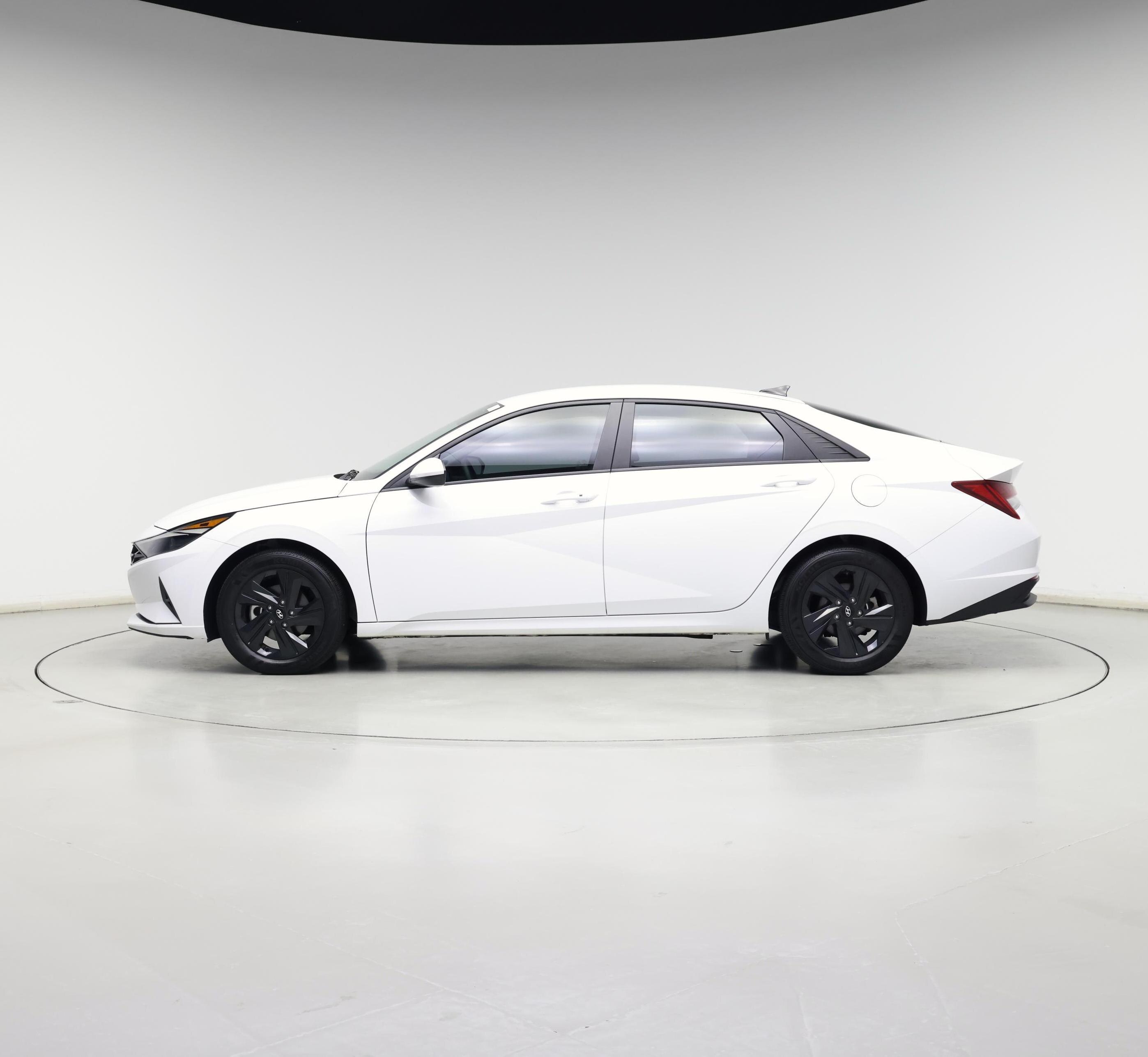 Thumbnail: 2023 Hyundai Elantra - 3