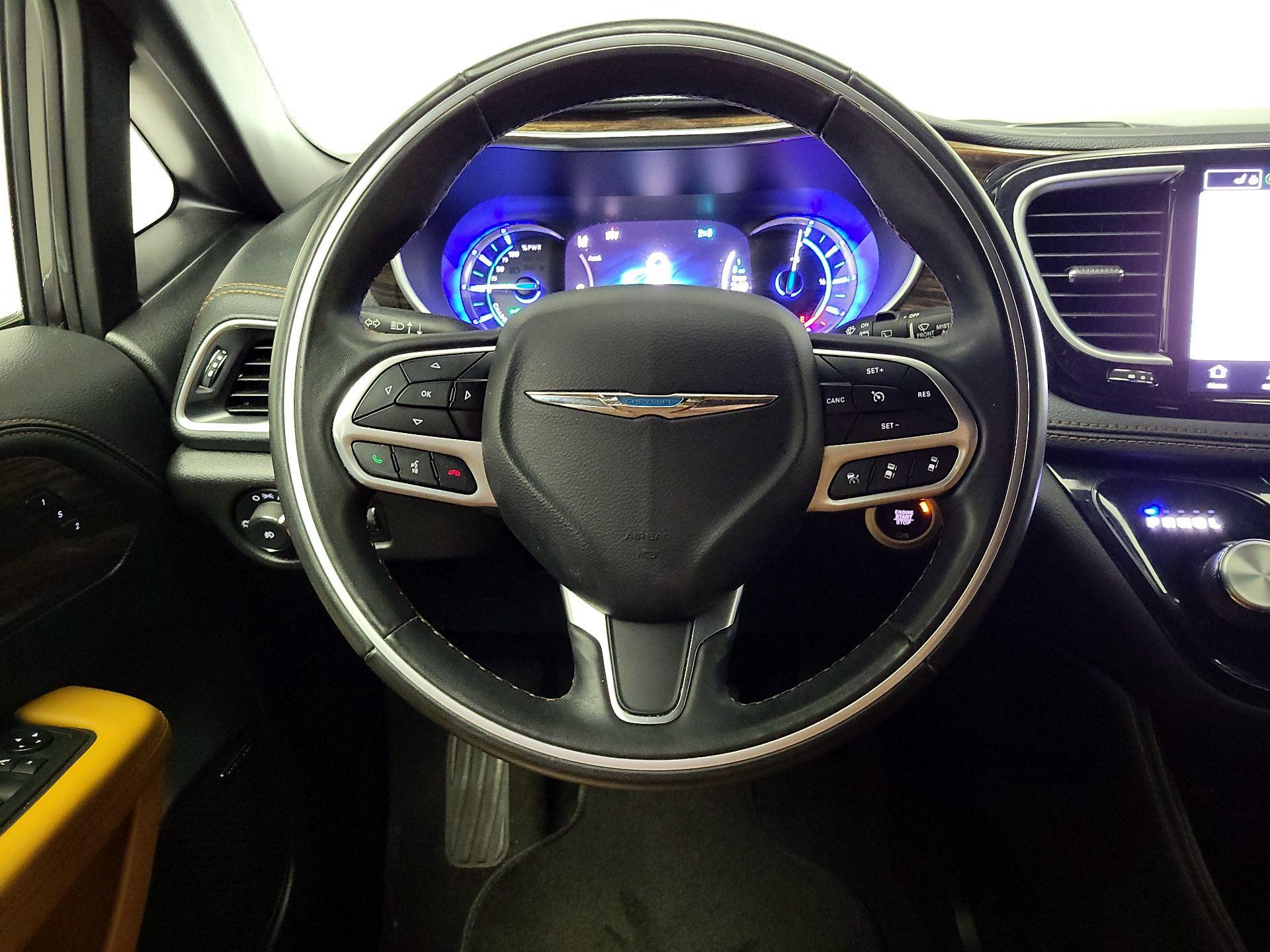 Thumbnail: 2021 Chrysler Pacifica - 10