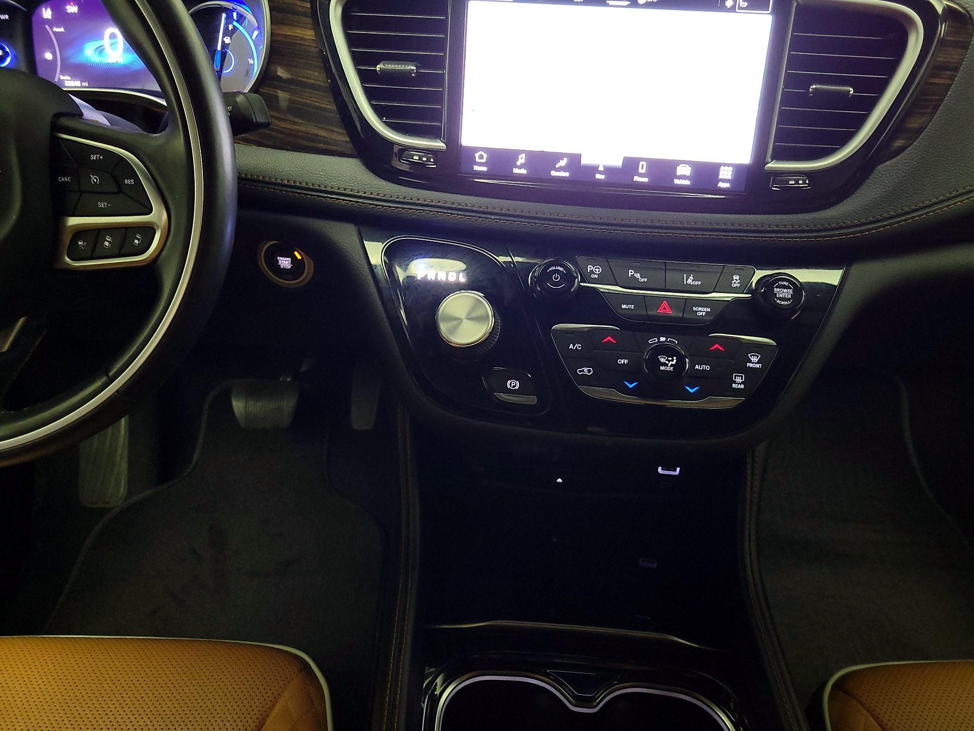 Thumbnail: 2021 Chrysler Pacifica - 18