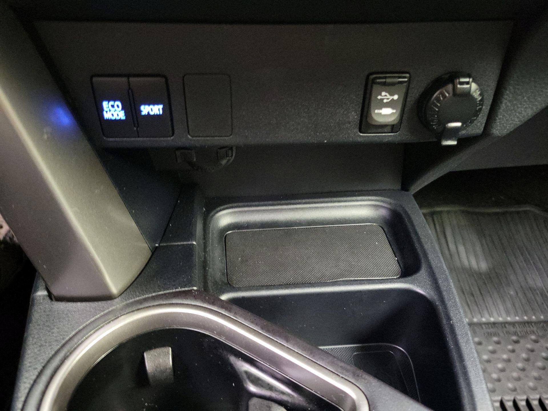Thumbnail: 2018 Toyota RAV4 - 18