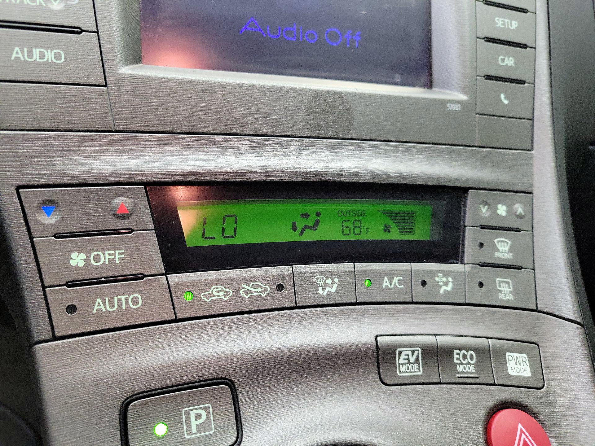 Thumbnail: 2015 Toyota Prius - 16