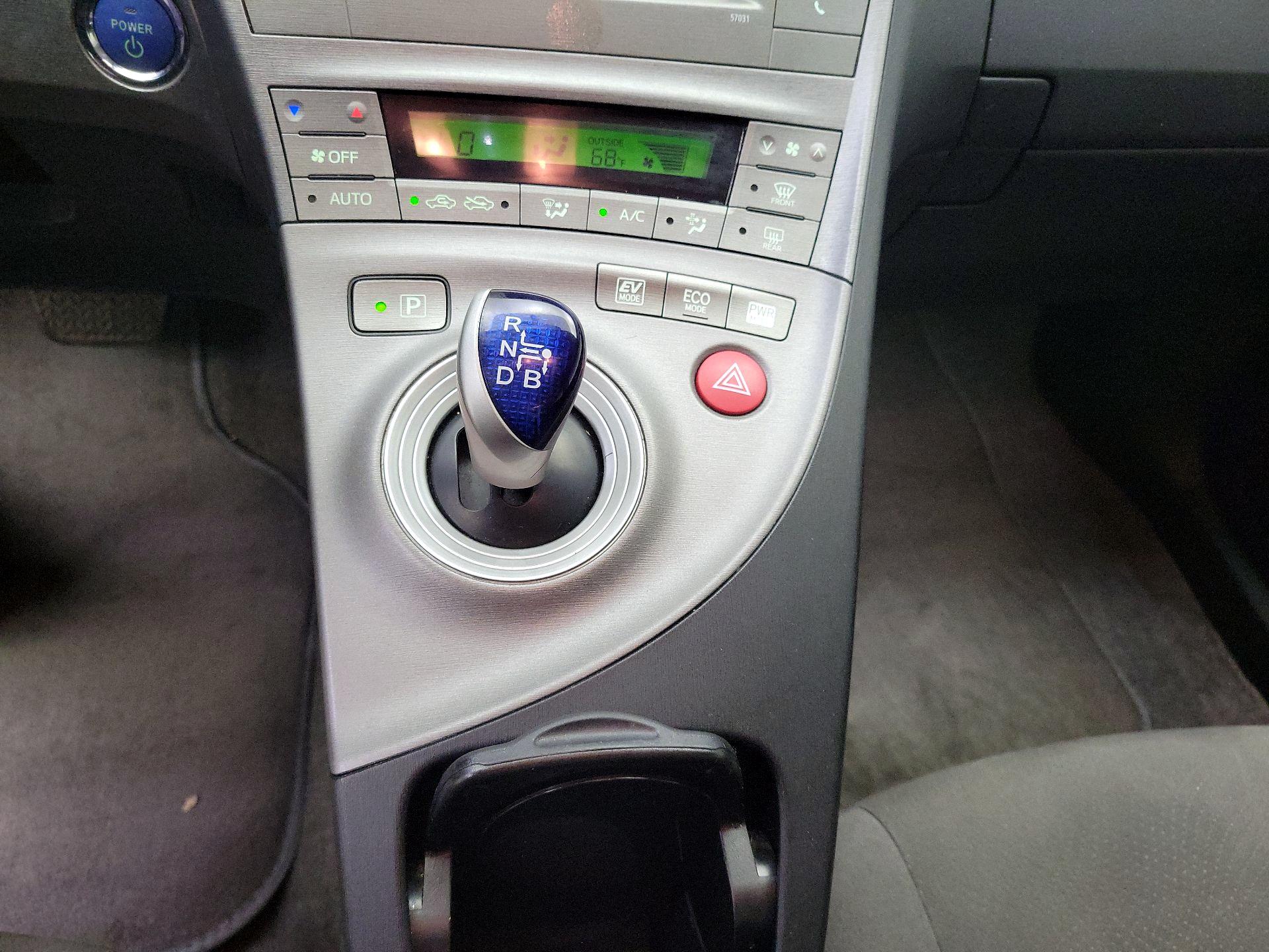 Thumbnail: 2015 Toyota Prius - 17