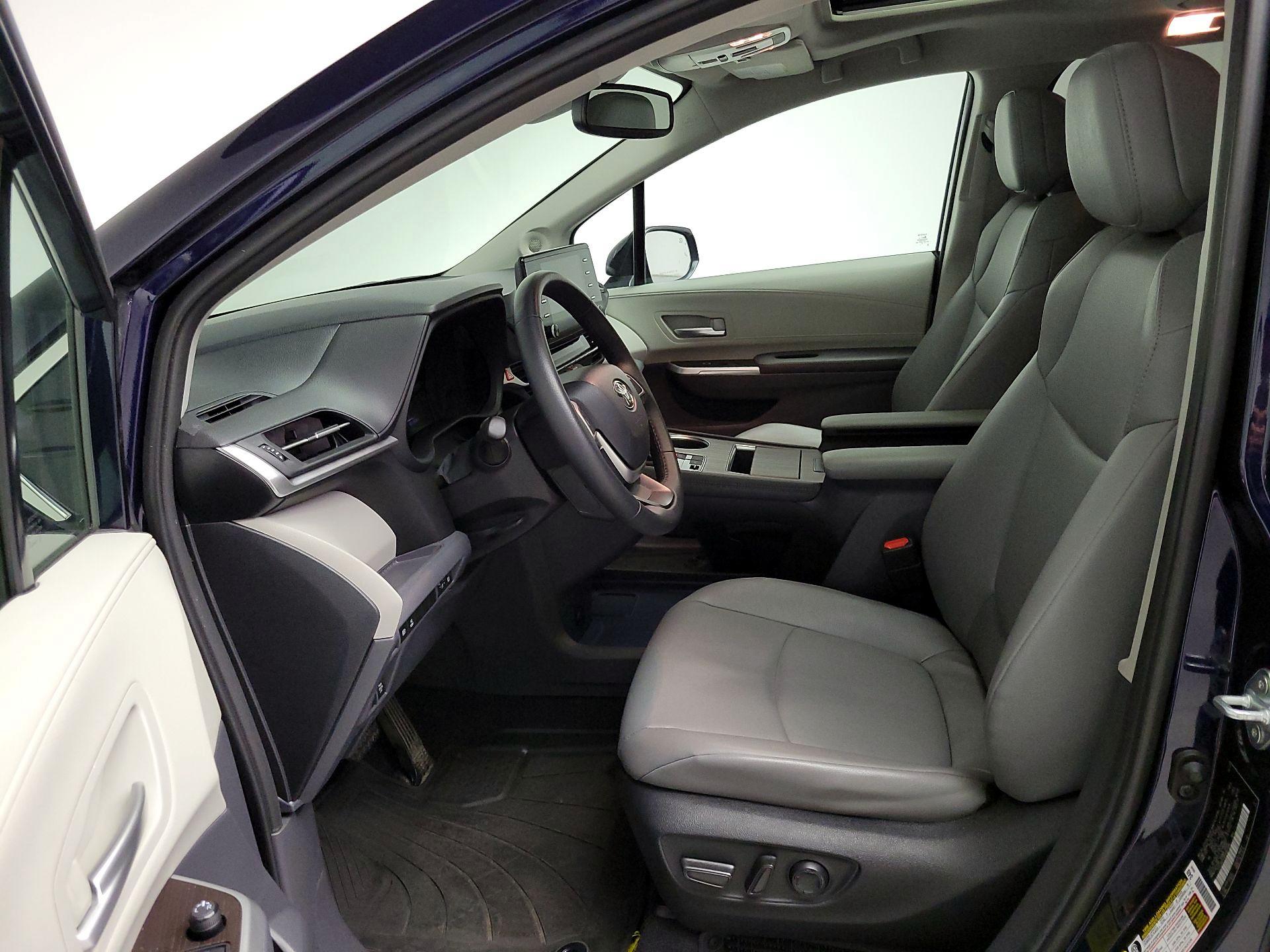 Thumbnail: 2023 Toyota Sienna - 11
