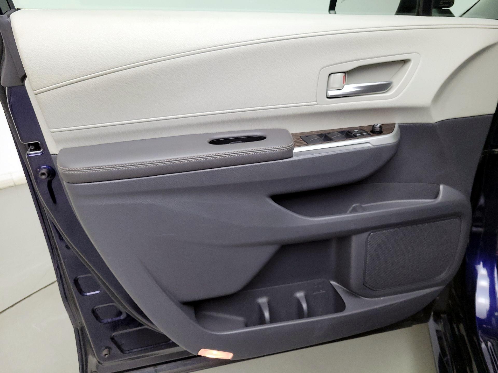Thumbnail: 2023 Toyota Sienna - 12