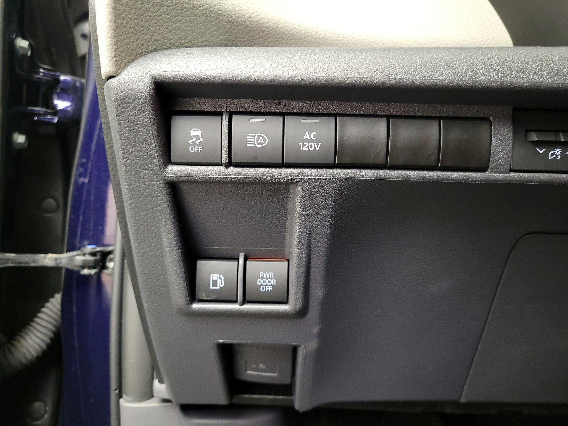 Thumbnail: 2023 Toyota Sienna - 13