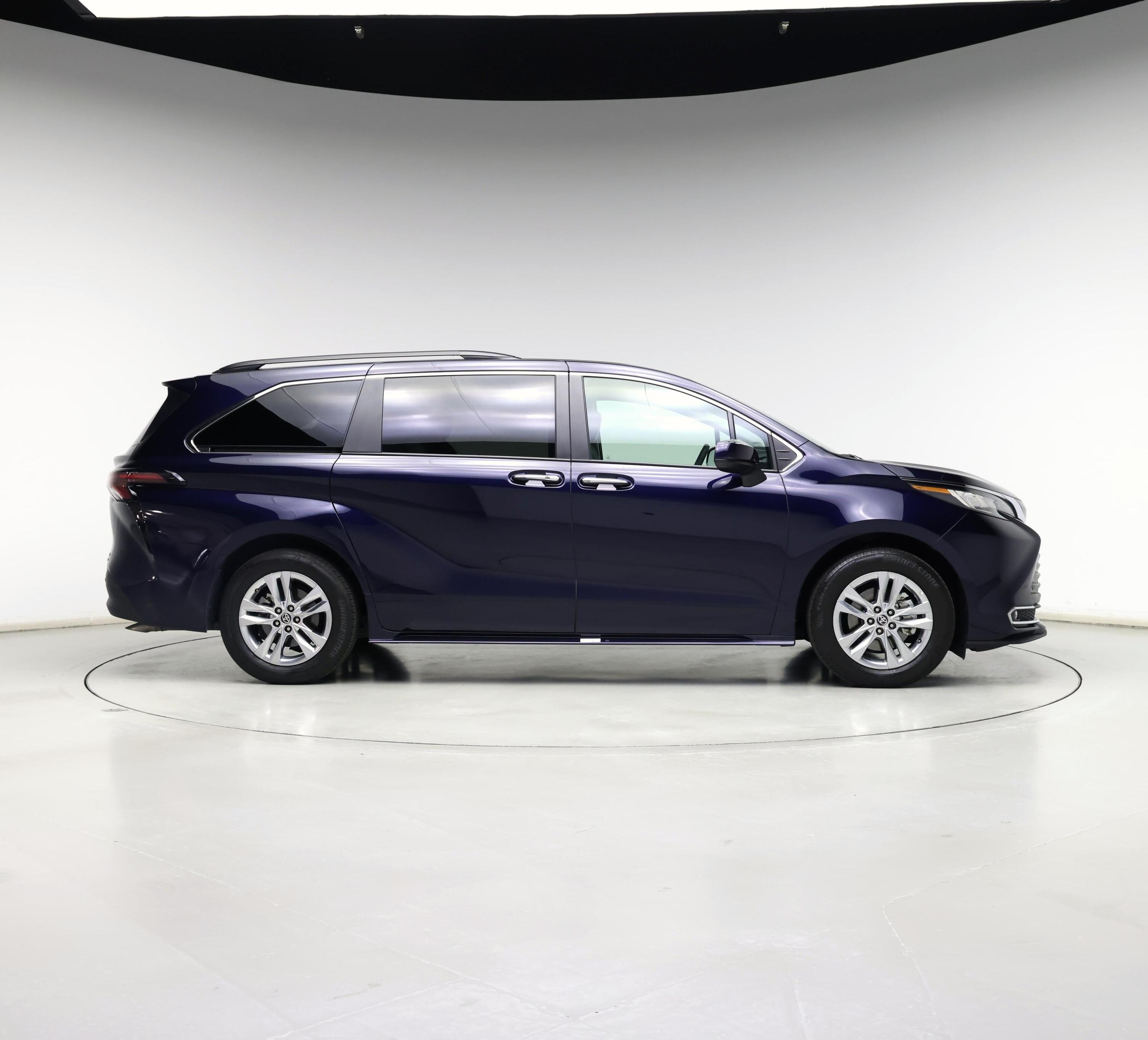 Thumbnail: 2023 Toyota Sienna - 7