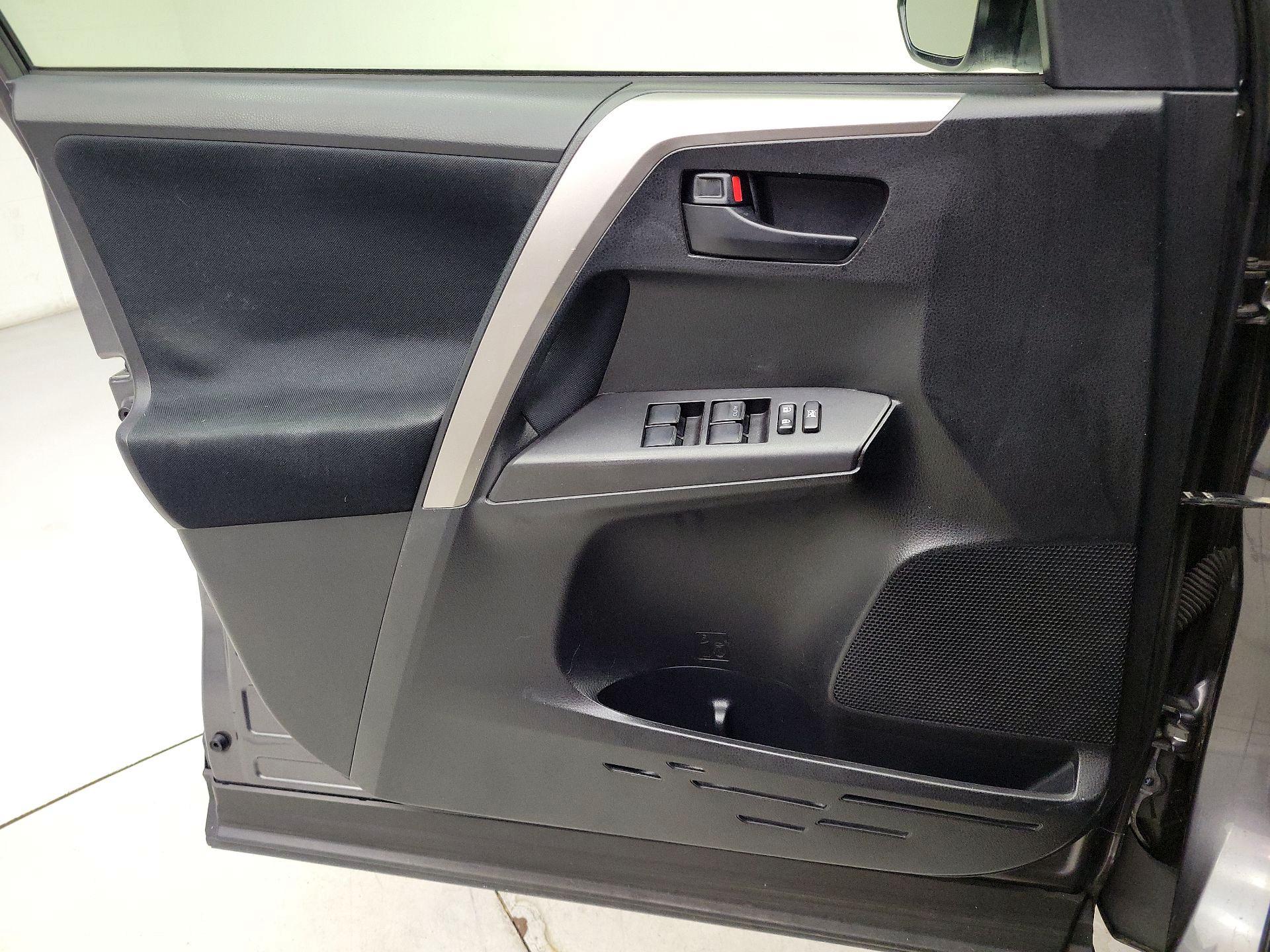 Thumbnail: 2016 Toyota RAV4 - 12
