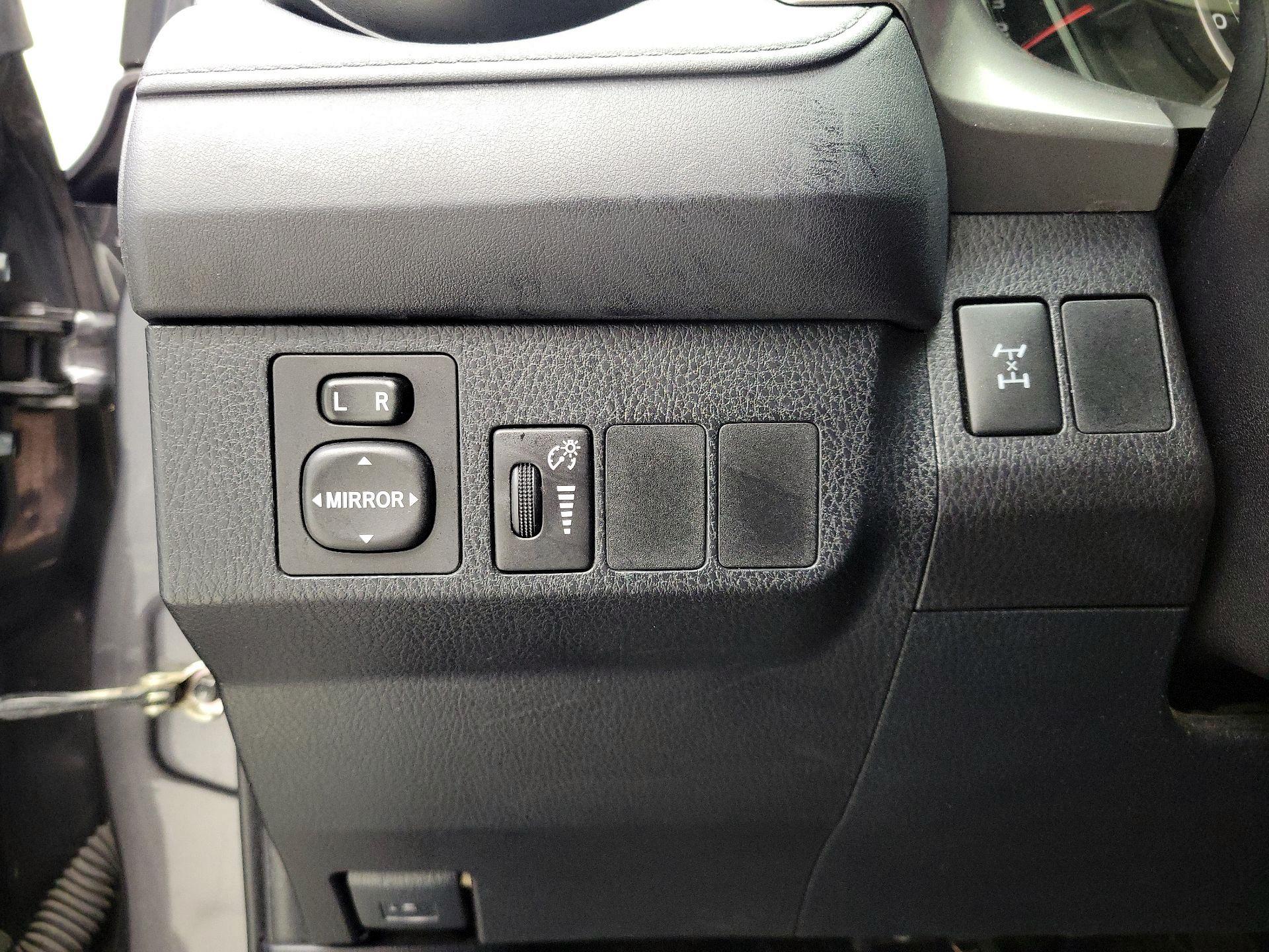 Thumbnail: 2016 Toyota RAV4 - 13