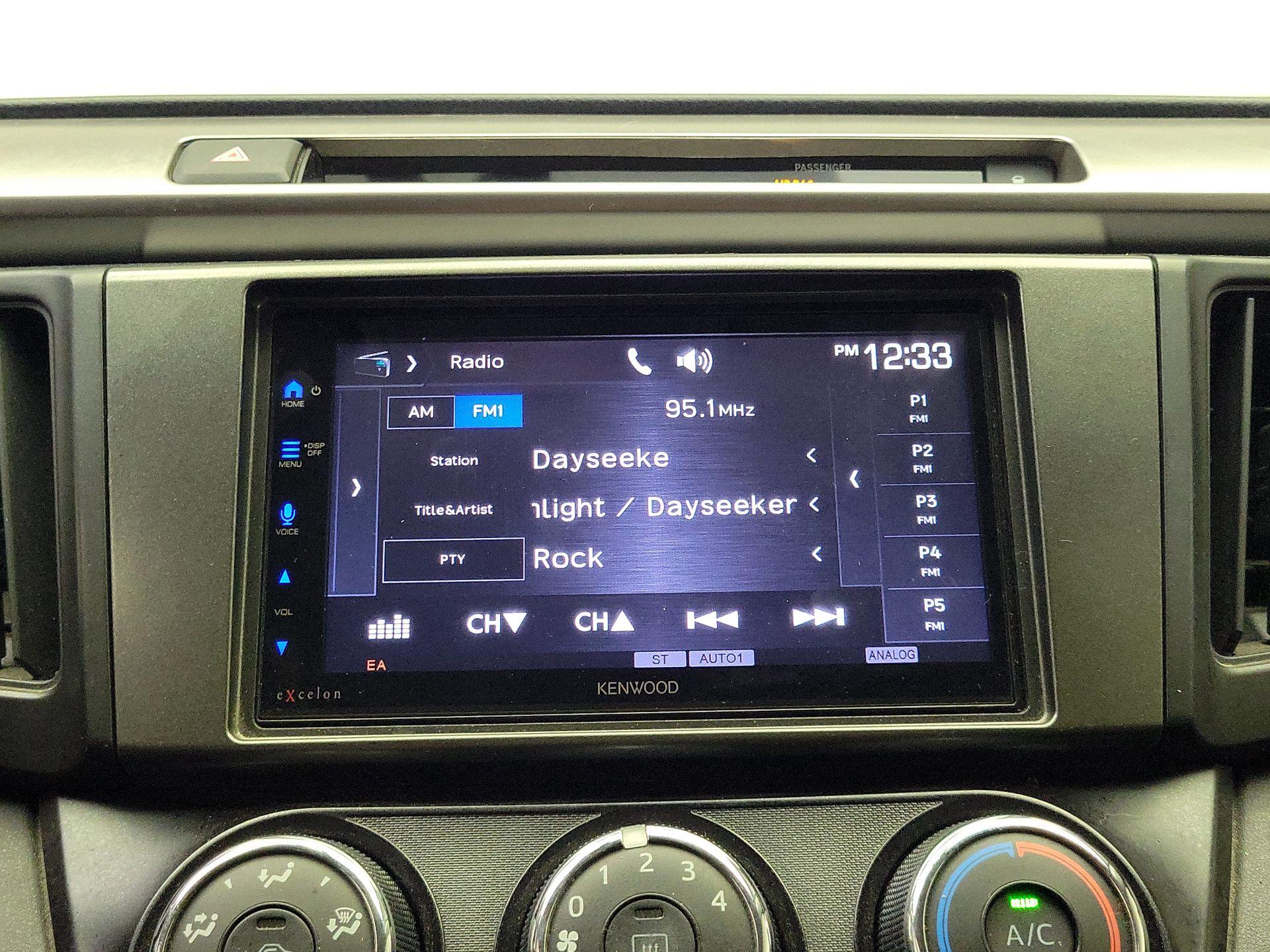 Thumbnail: 2016 Toyota RAV4 - 15
