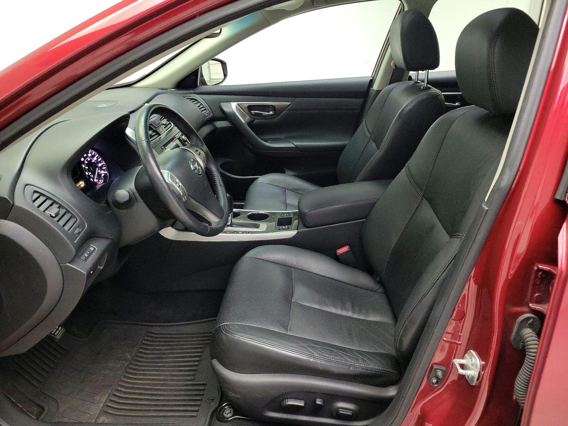Thumbnail: 2015 Nissan Altima - 11