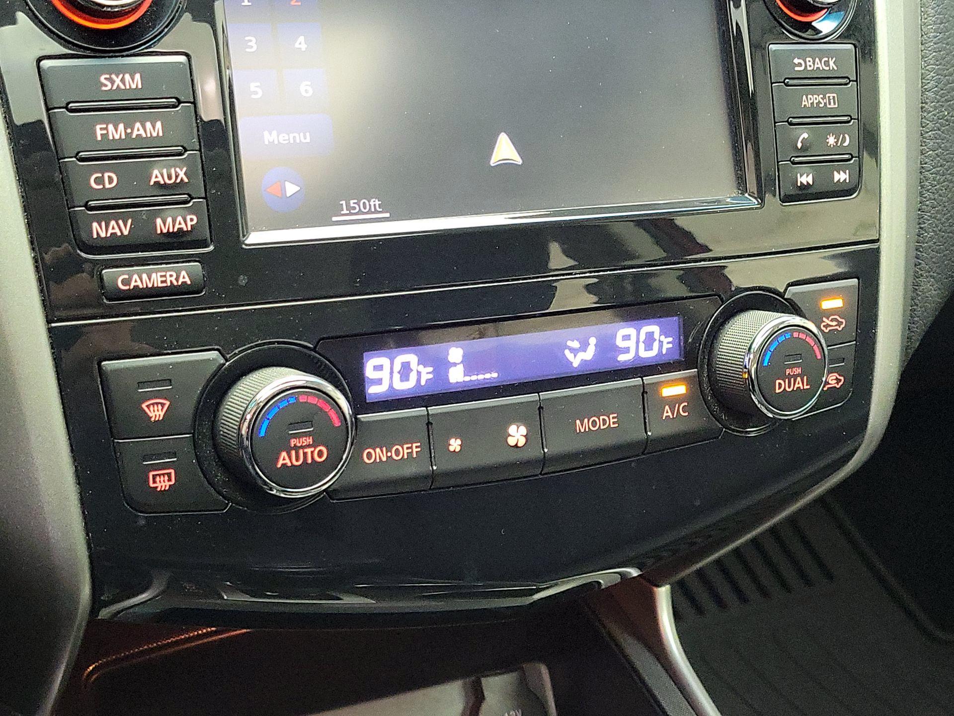 Thumbnail: 2015 Nissan Altima - 17