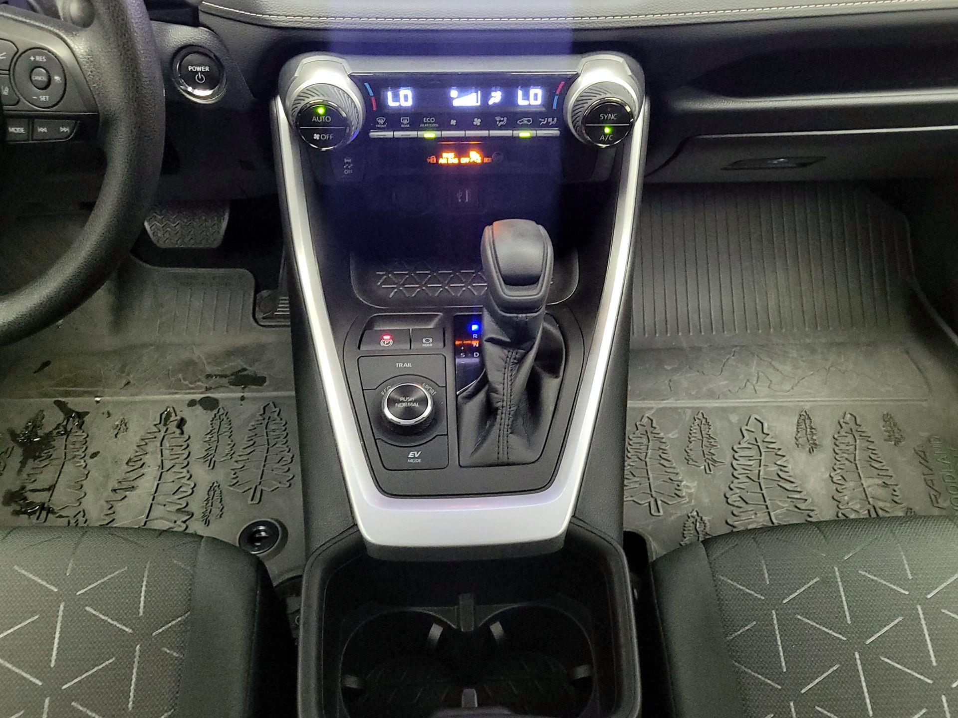 Thumbnail: 2023 Toyota RAV4 - 17