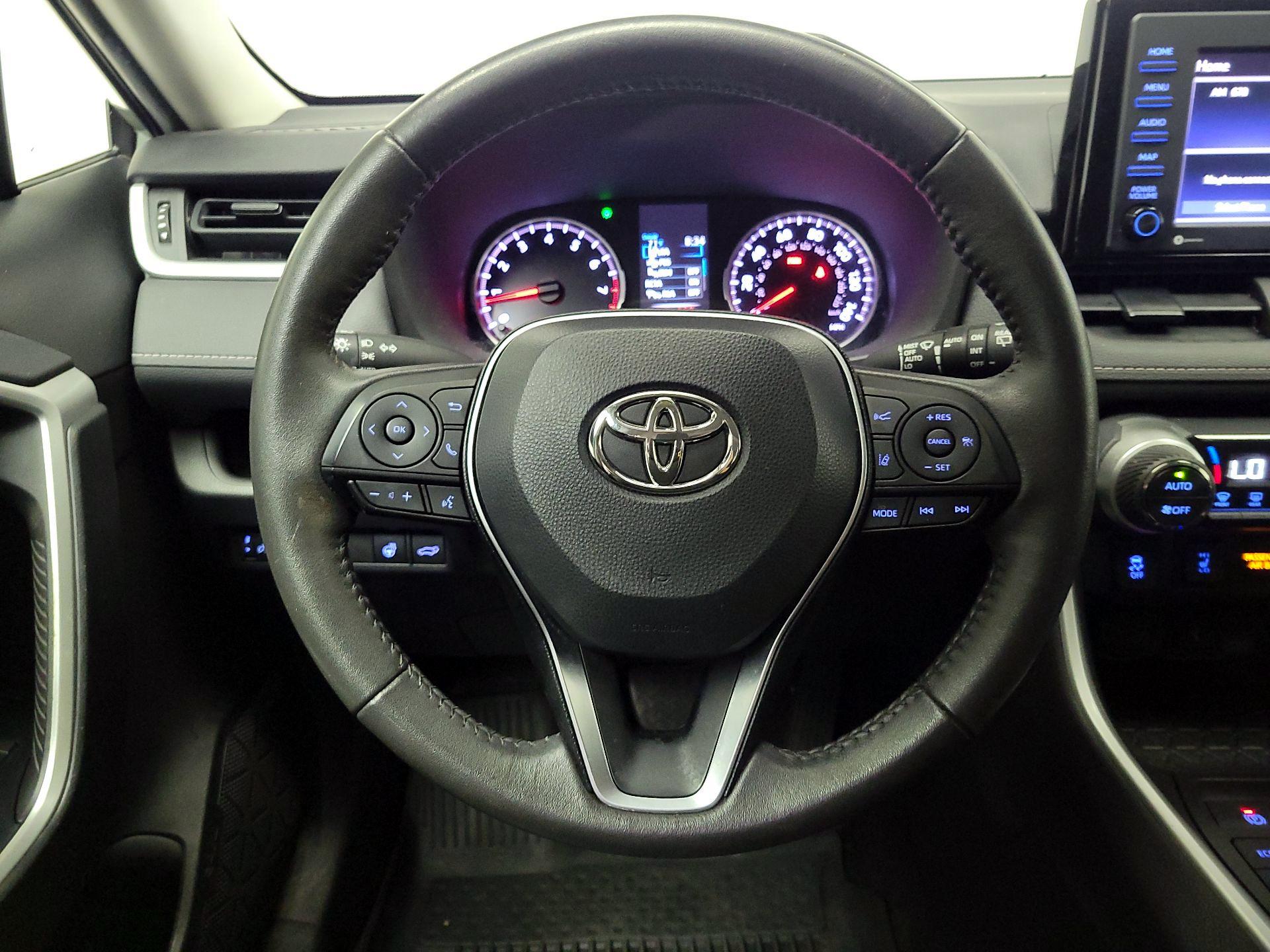Thumbnail: 2022 Toyota RAV4 - 10