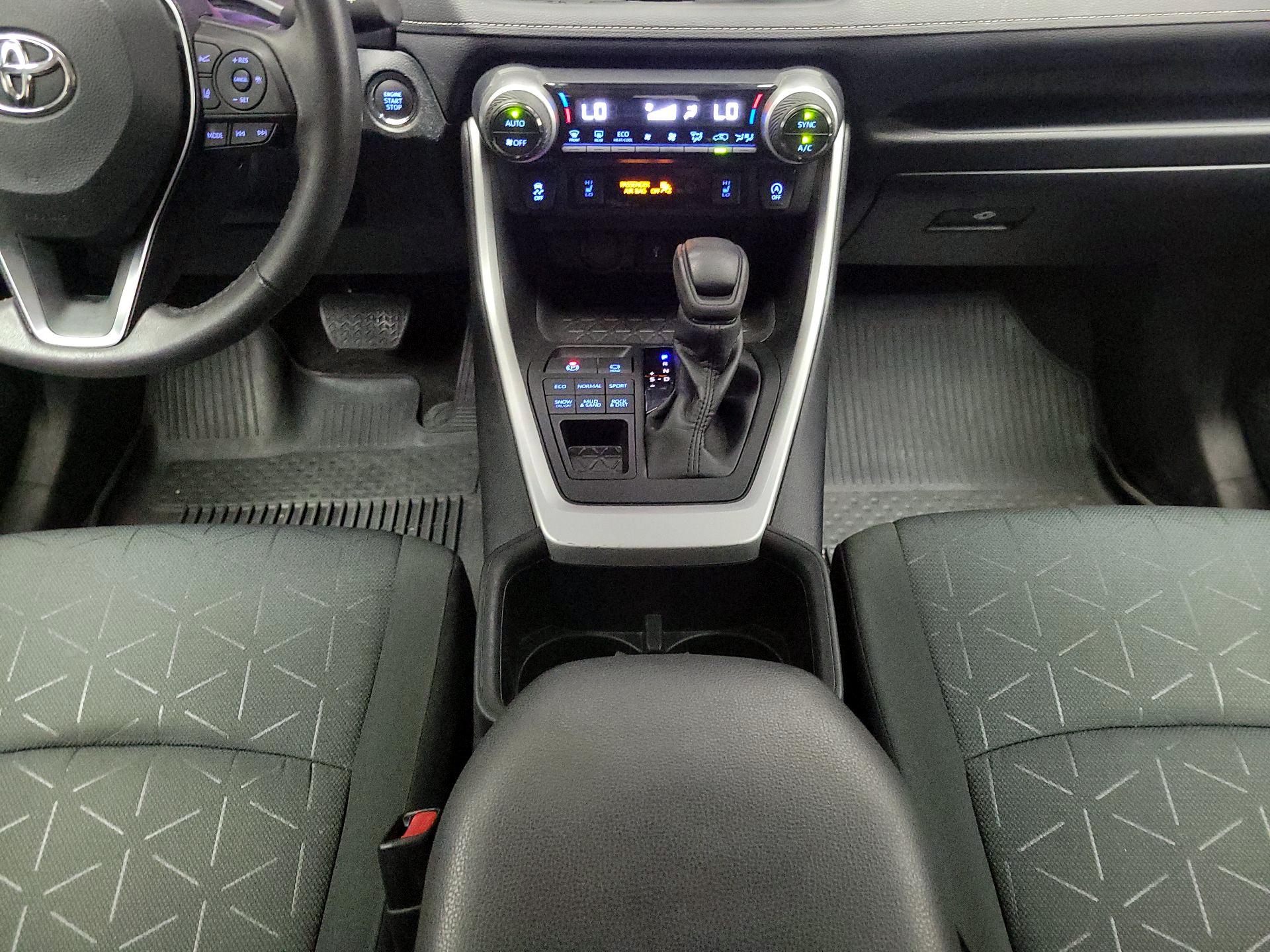 Thumbnail: 2022 Toyota RAV4 - 17