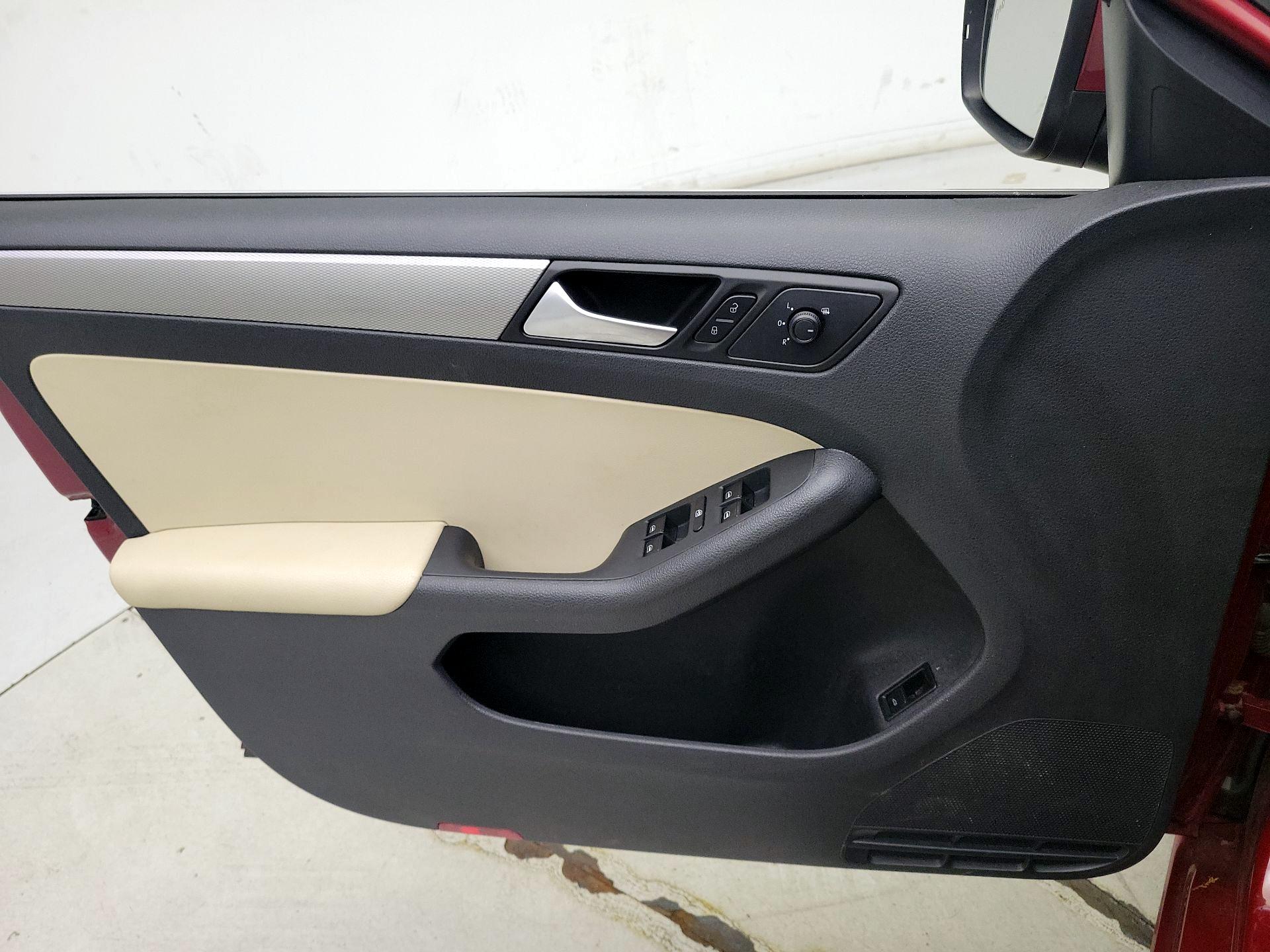 Thumbnail: 2017 Volkswagen Jetta - 12