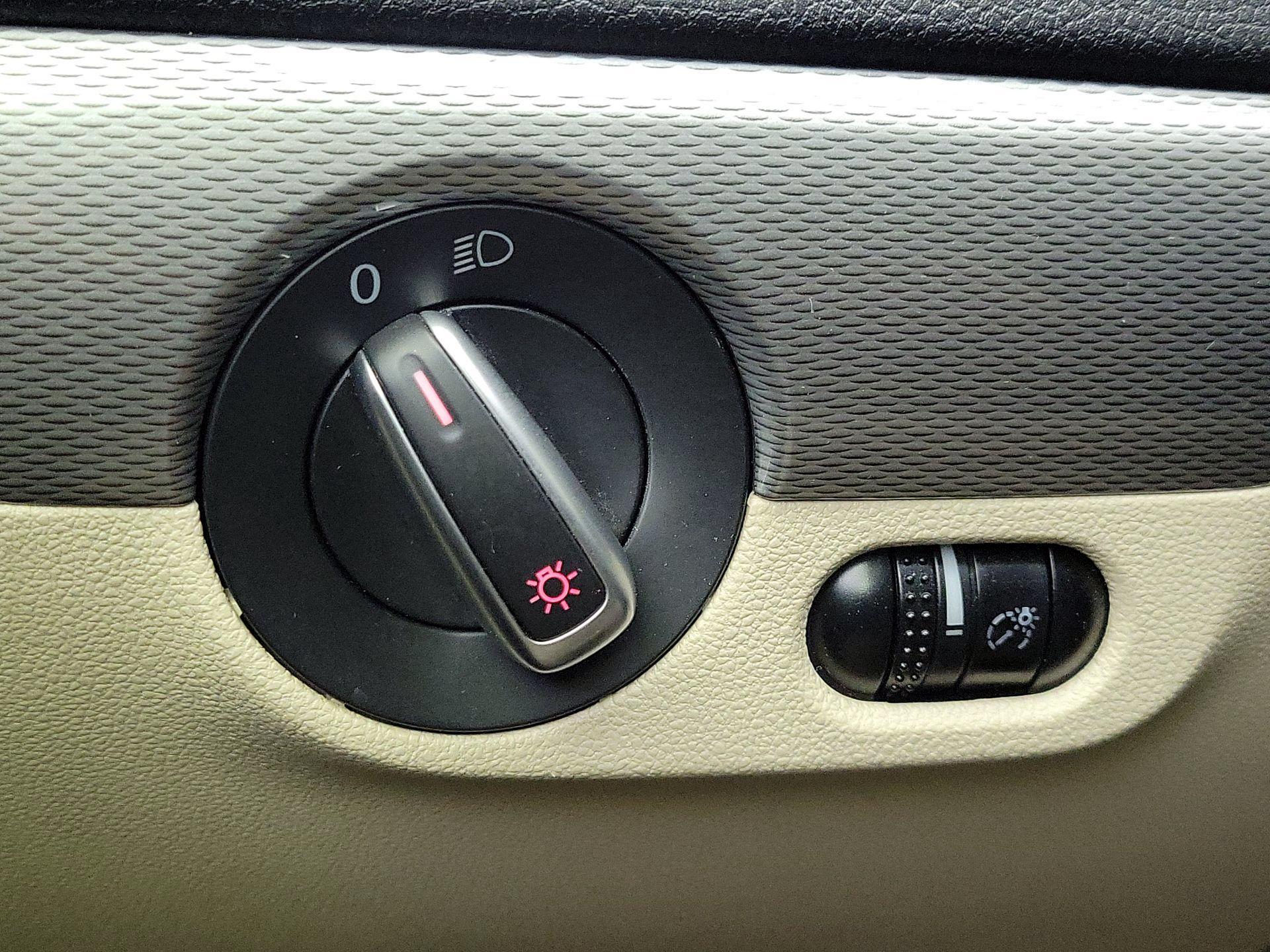 Thumbnail: 2017 Volkswagen Jetta - 13