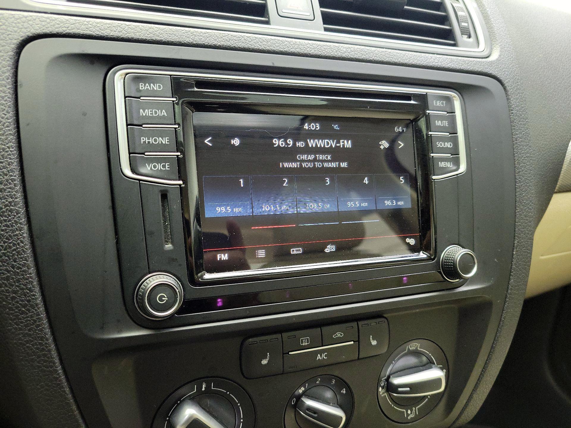 Thumbnail: 2017 Volkswagen Jetta - 15