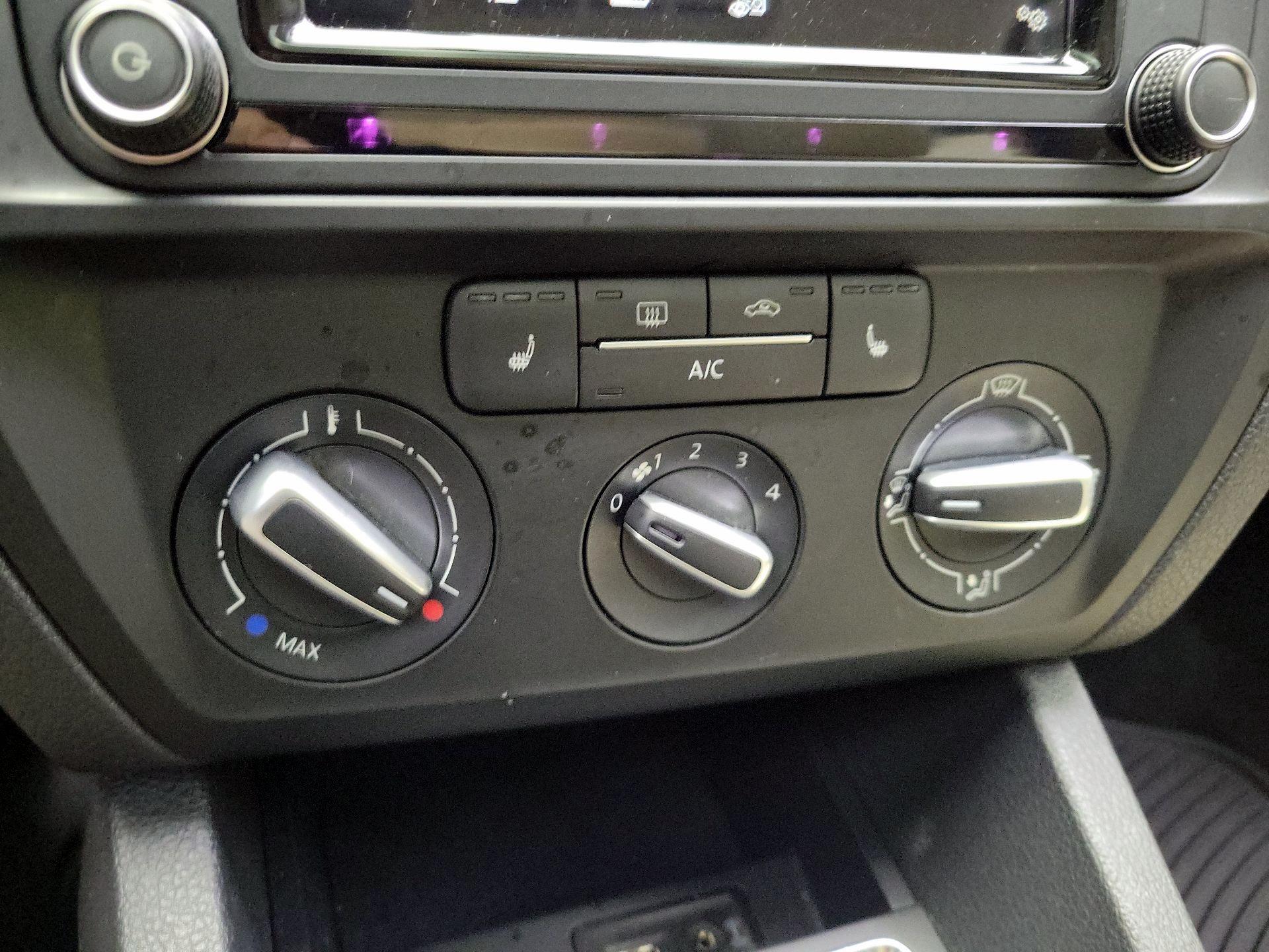 Thumbnail: 2017 Volkswagen Jetta - 16