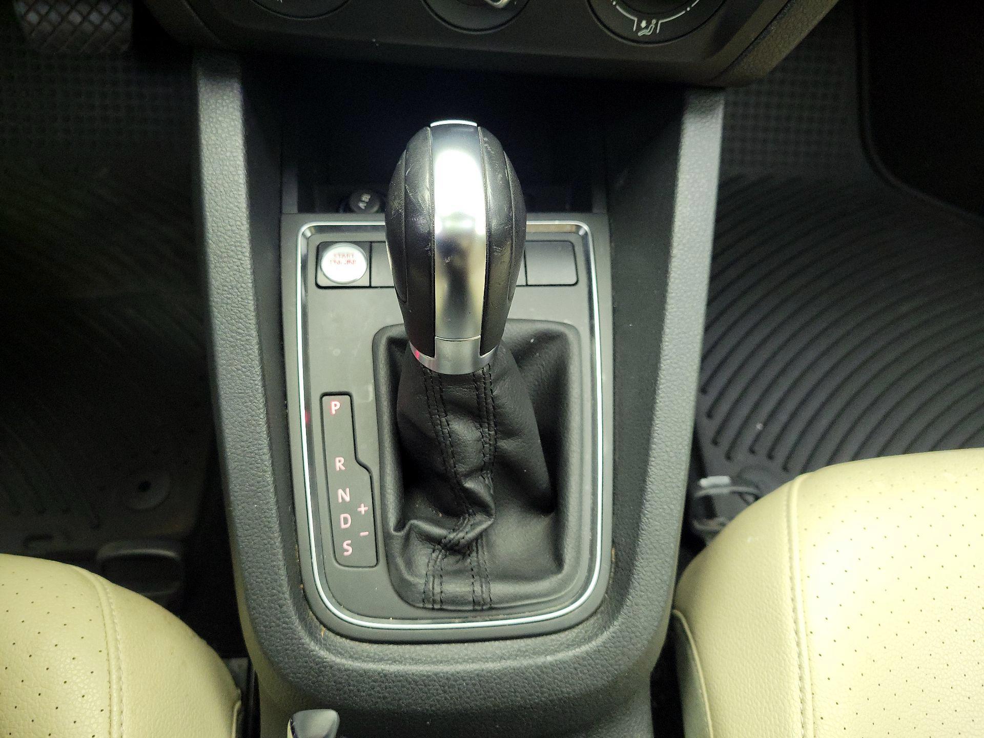 Thumbnail: 2017 Volkswagen Jetta - 17