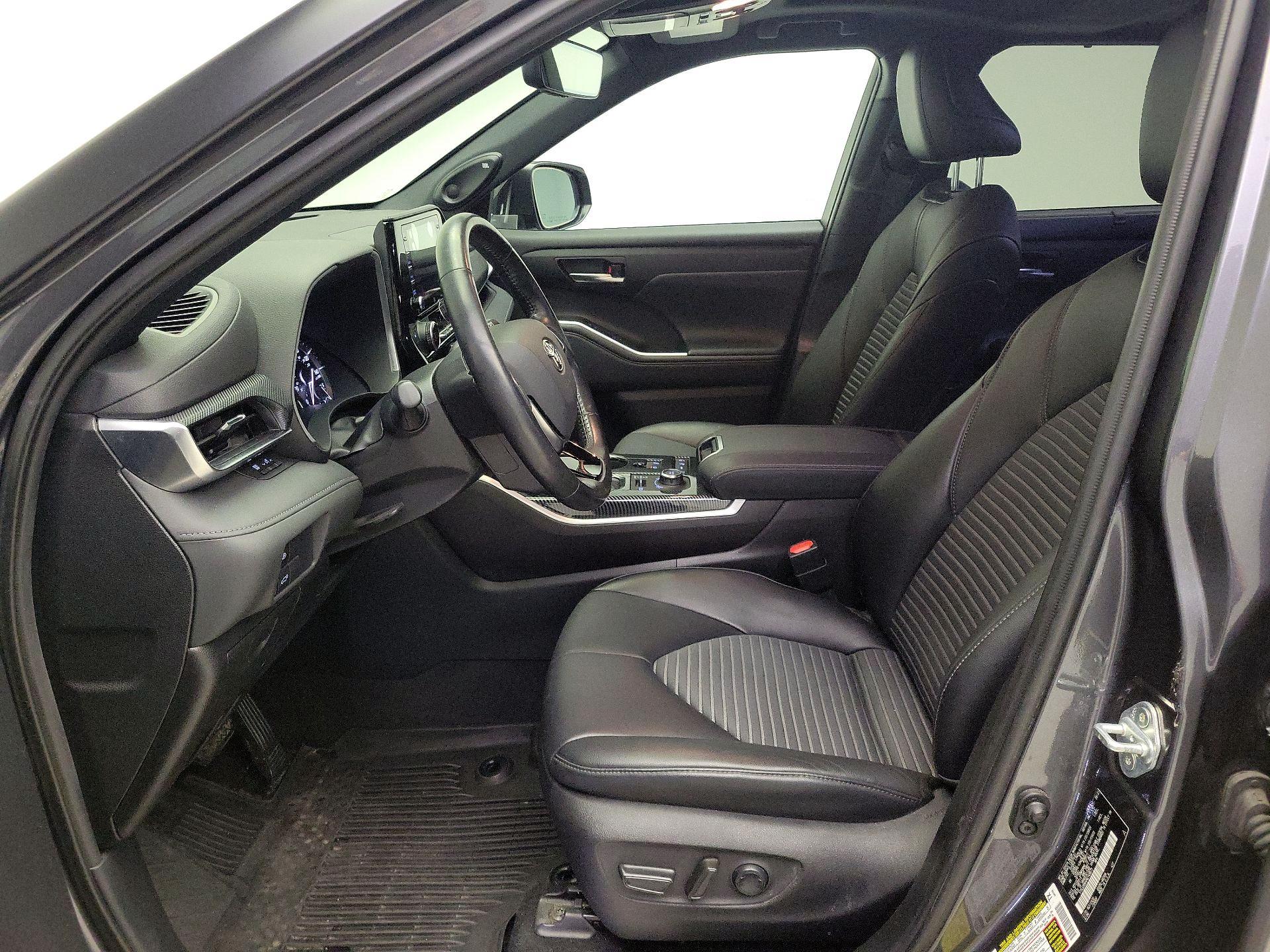 Thumbnail: 2021 Toyota Highlander - 11