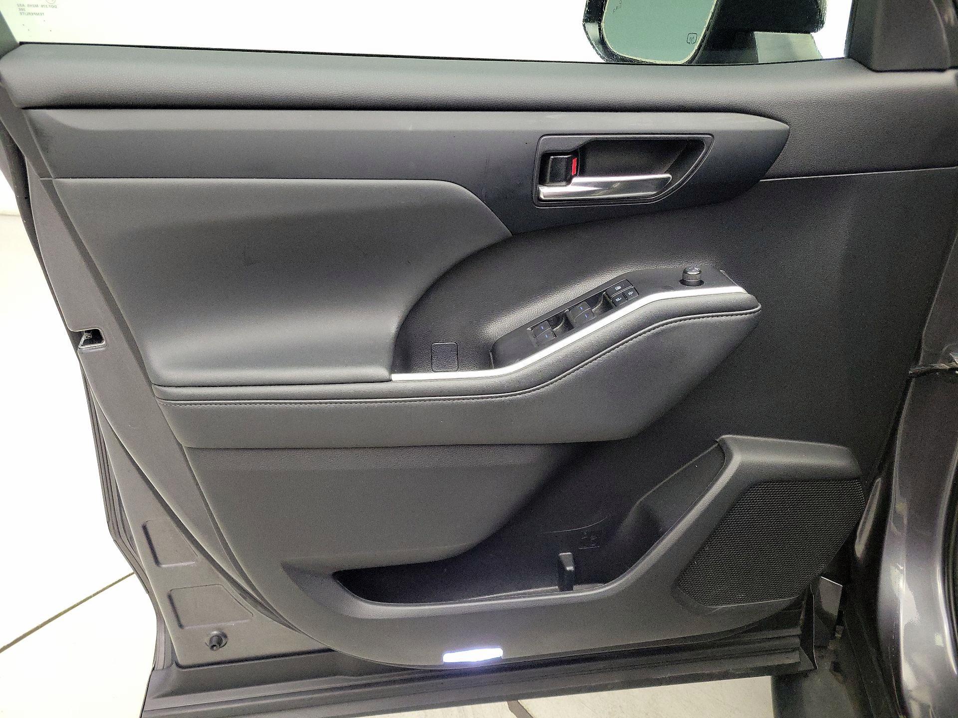 Thumbnail: 2021 Toyota Highlander - 12